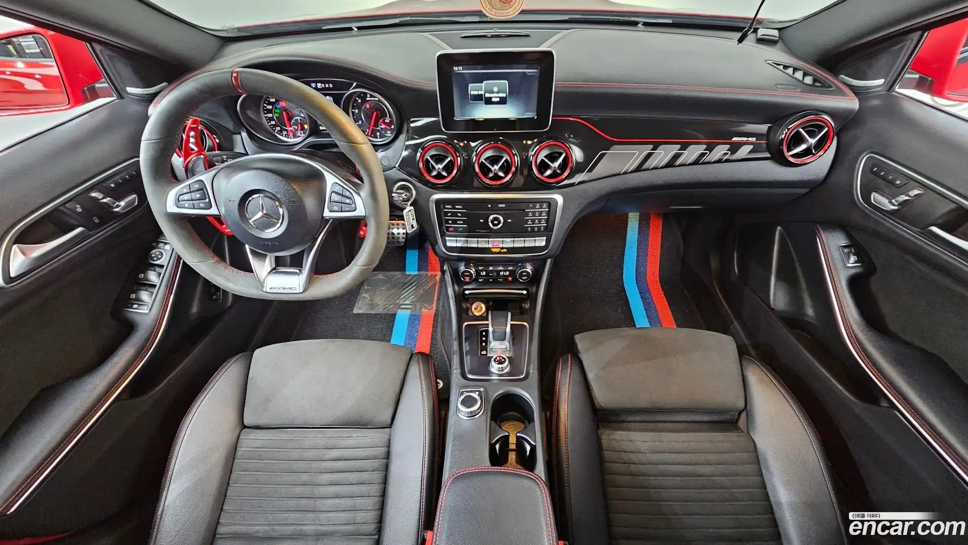 GLA-Class Mercedes-Benz 2019.4-INNER-007