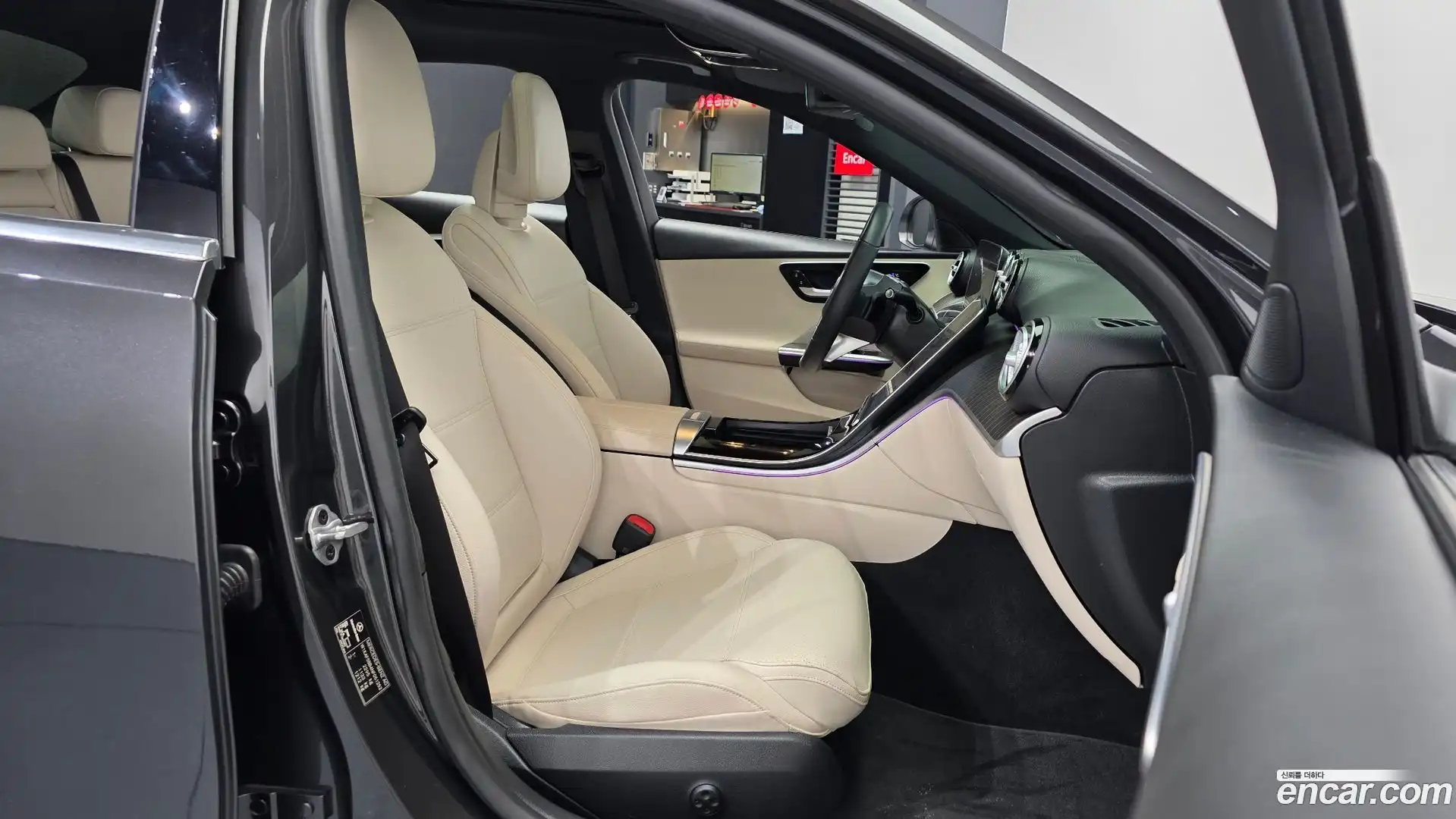 C-Class Mercedes-Benz 2022.4-OPTION-015