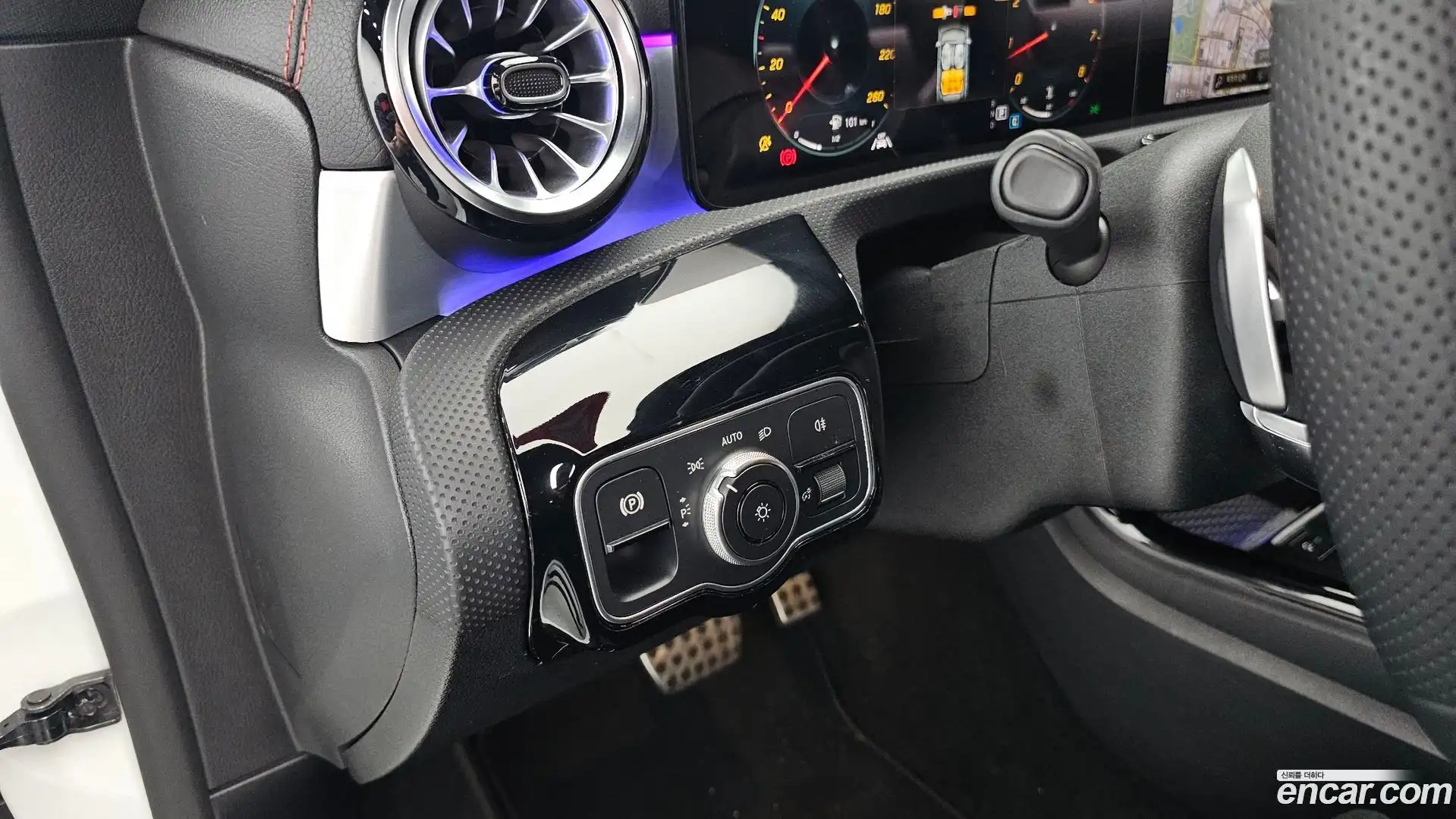 CLA-Class Mercedes-Benz 2023.5-OPTION-040