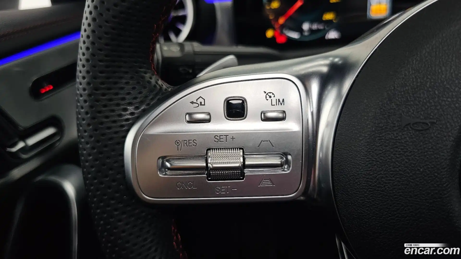 CLA-Class Mercedes-Benz 2023.5-OPTION-044