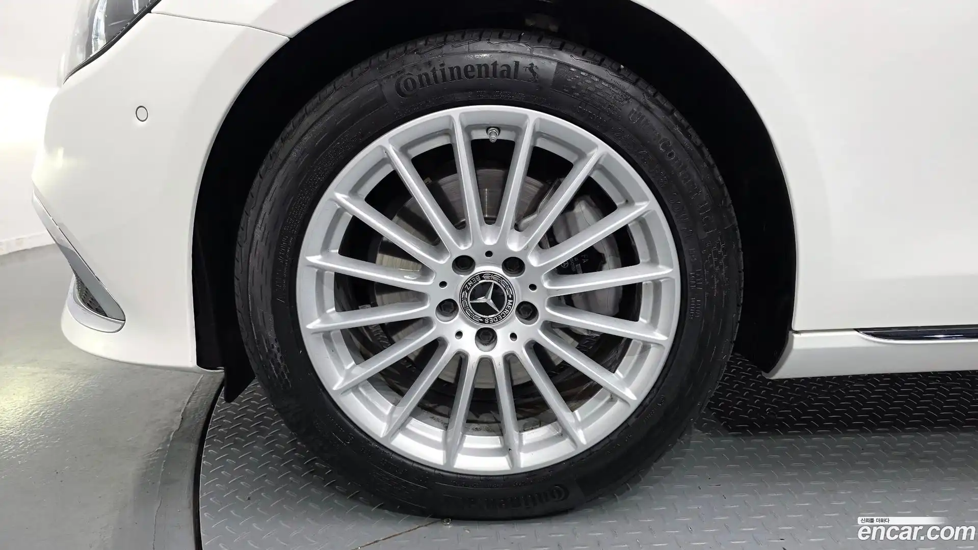 E-Class Mercedes-Benz 2023.7-OUTER-005