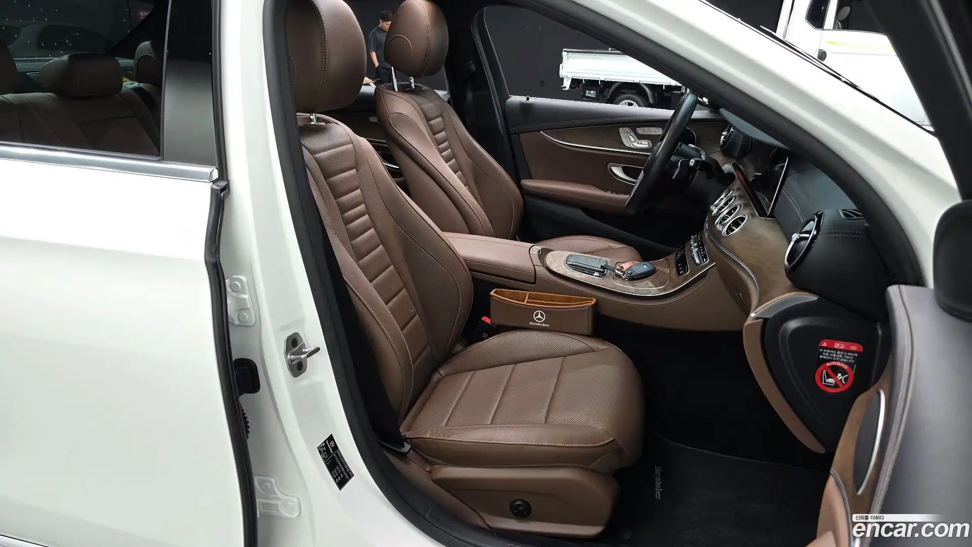 E-Class Mercedes-Benz 2023.7-OPTION-015
