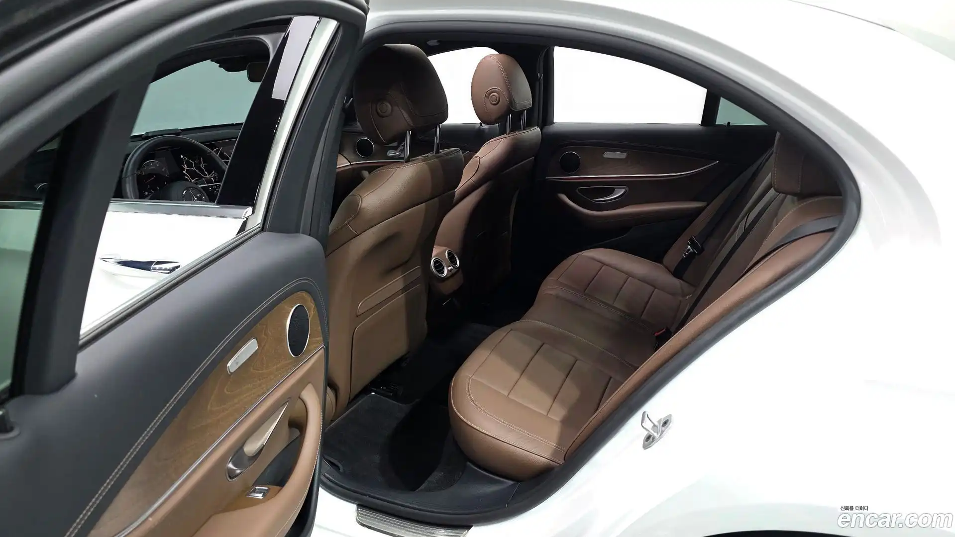E-Class Mercedes-Benz 2023.7-OPTION-016