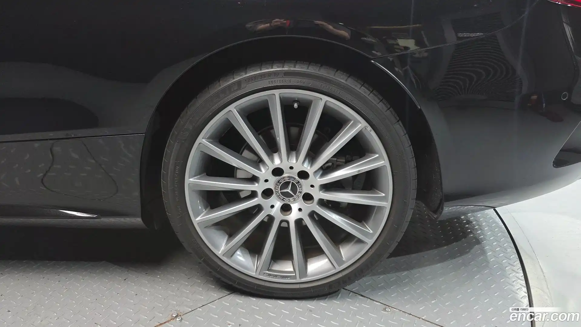 C-Class Mercedes-Benz 2019.5-OUTER-031