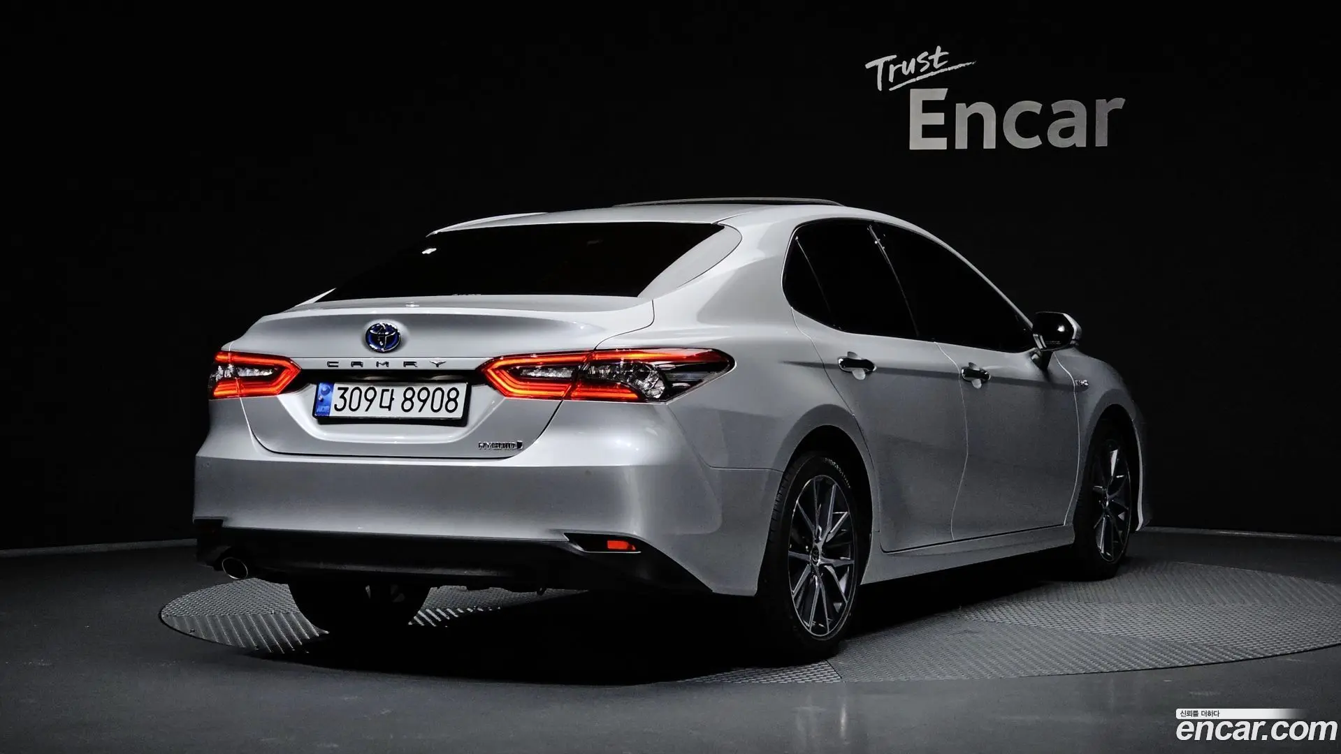 Main__Slider__Photo:Camry Toyota 2024.7-1