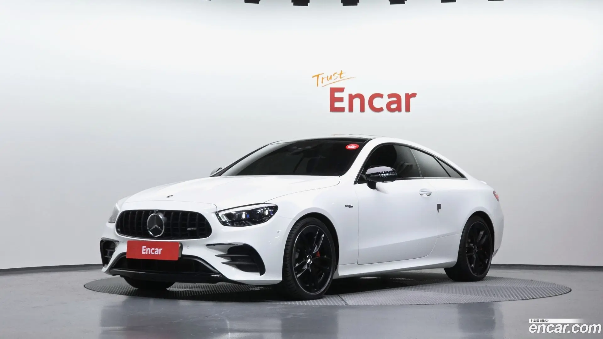Main__Slider__Photo:E-Class Mercedes-Benz 2023.11-0