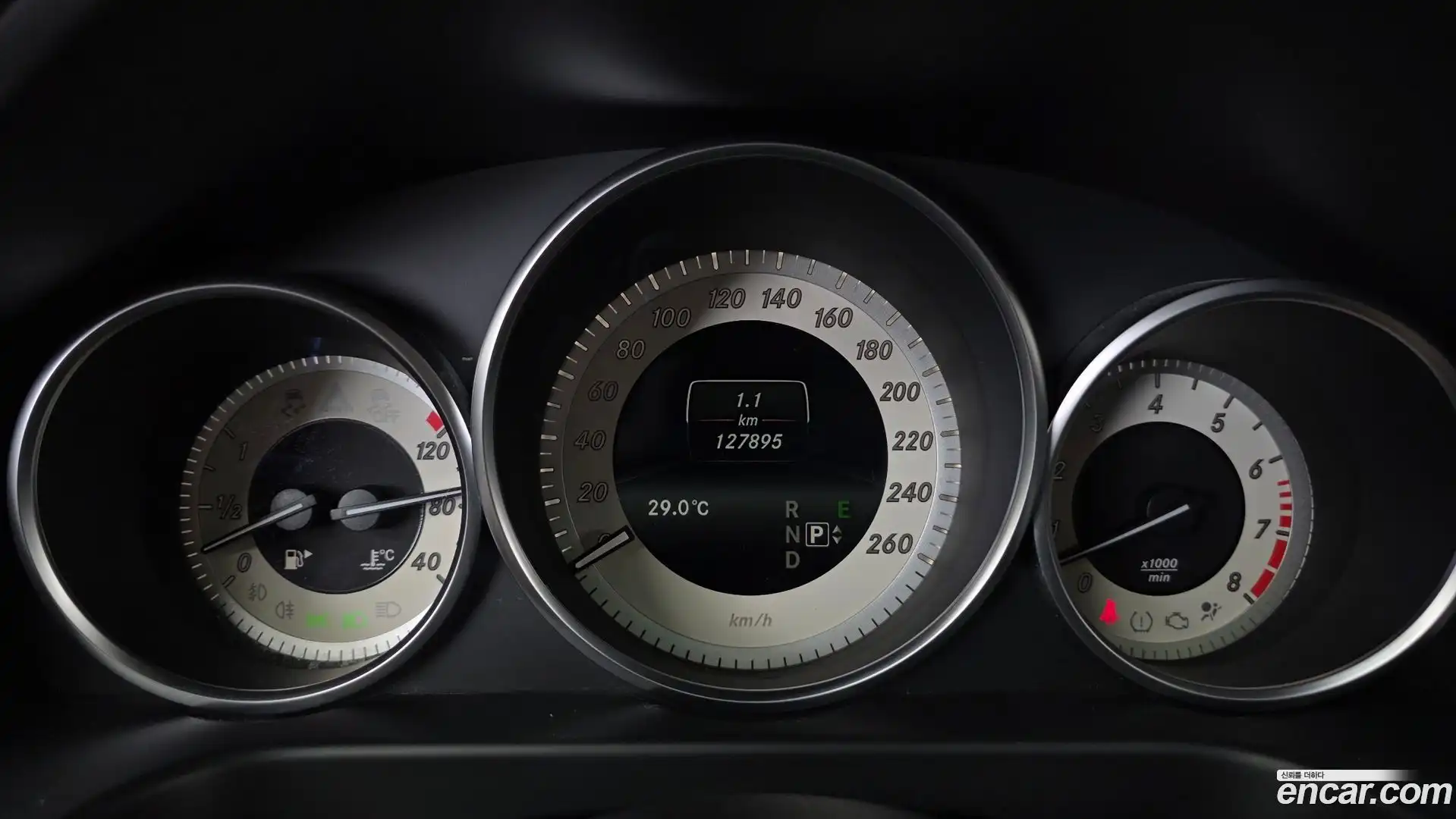 E-Class Mercedes-Benz 2014.9-INNER-008