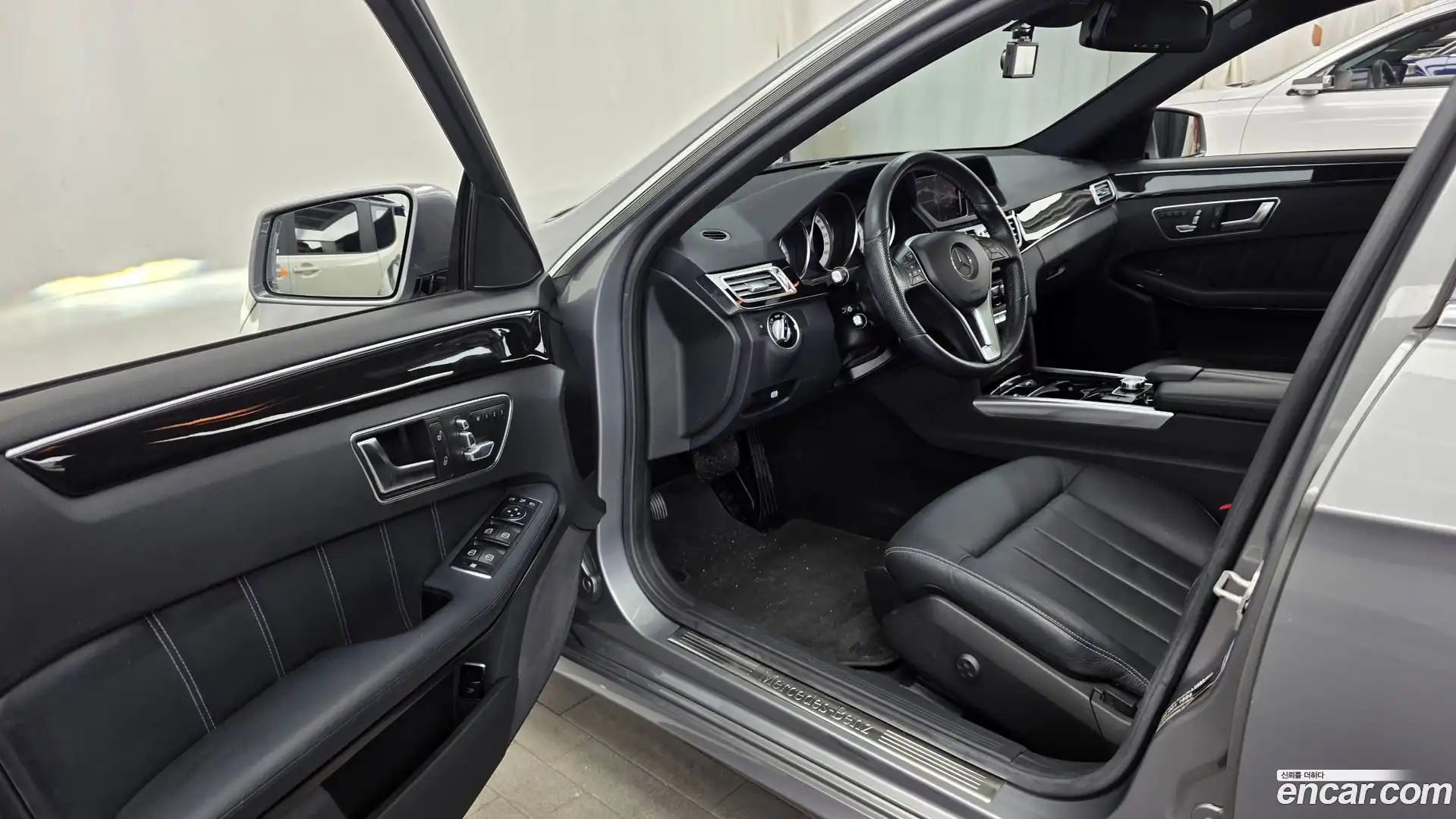 E-Class Mercedes-Benz 2014.9-INNER-010