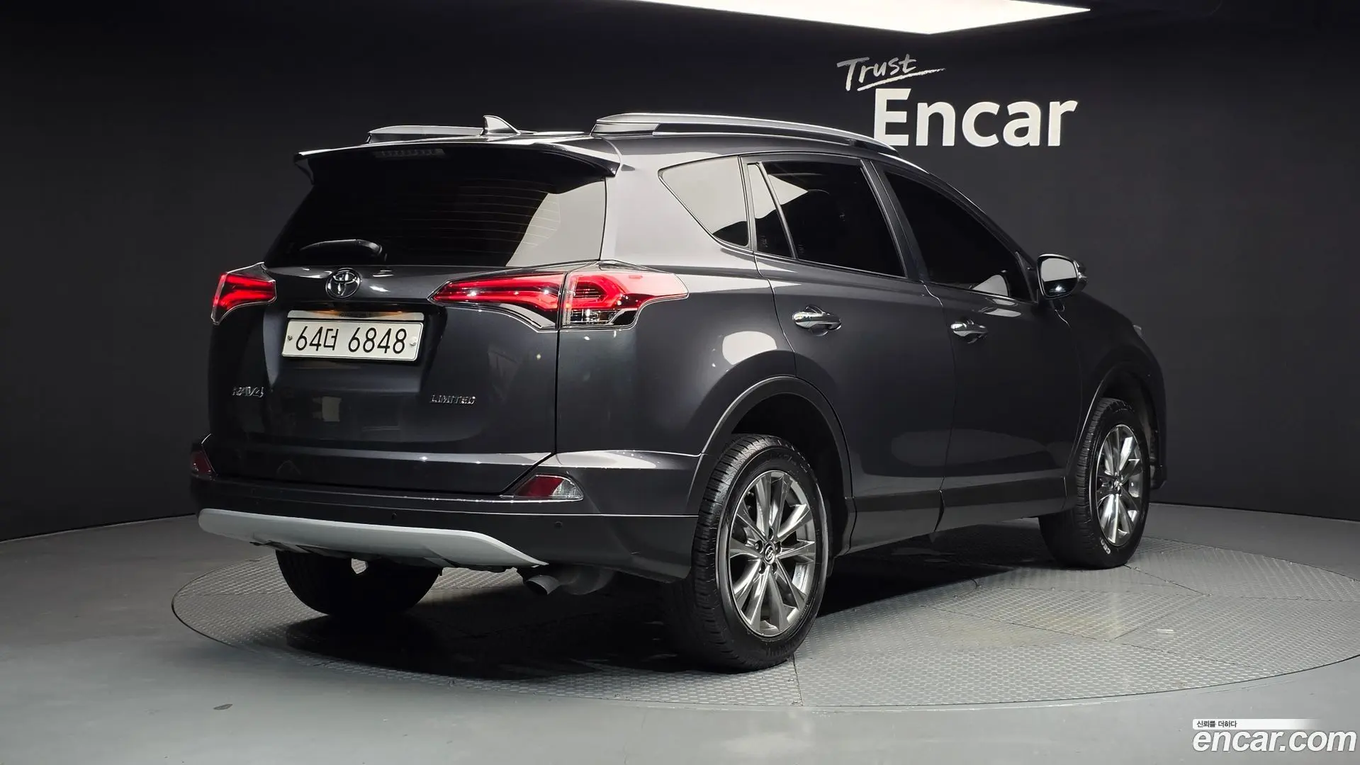 Main__Slider__Photo:RAV4 Toyota 2018.7-1