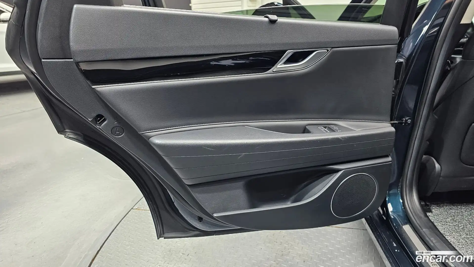 G80 Genesis 2022.8-INNER-035