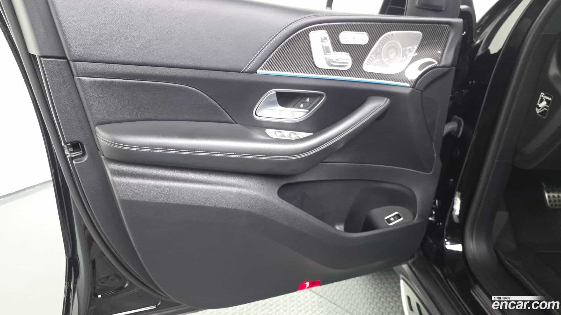 GLE-Class Mercedes-Benz 2022.6-INNER-034