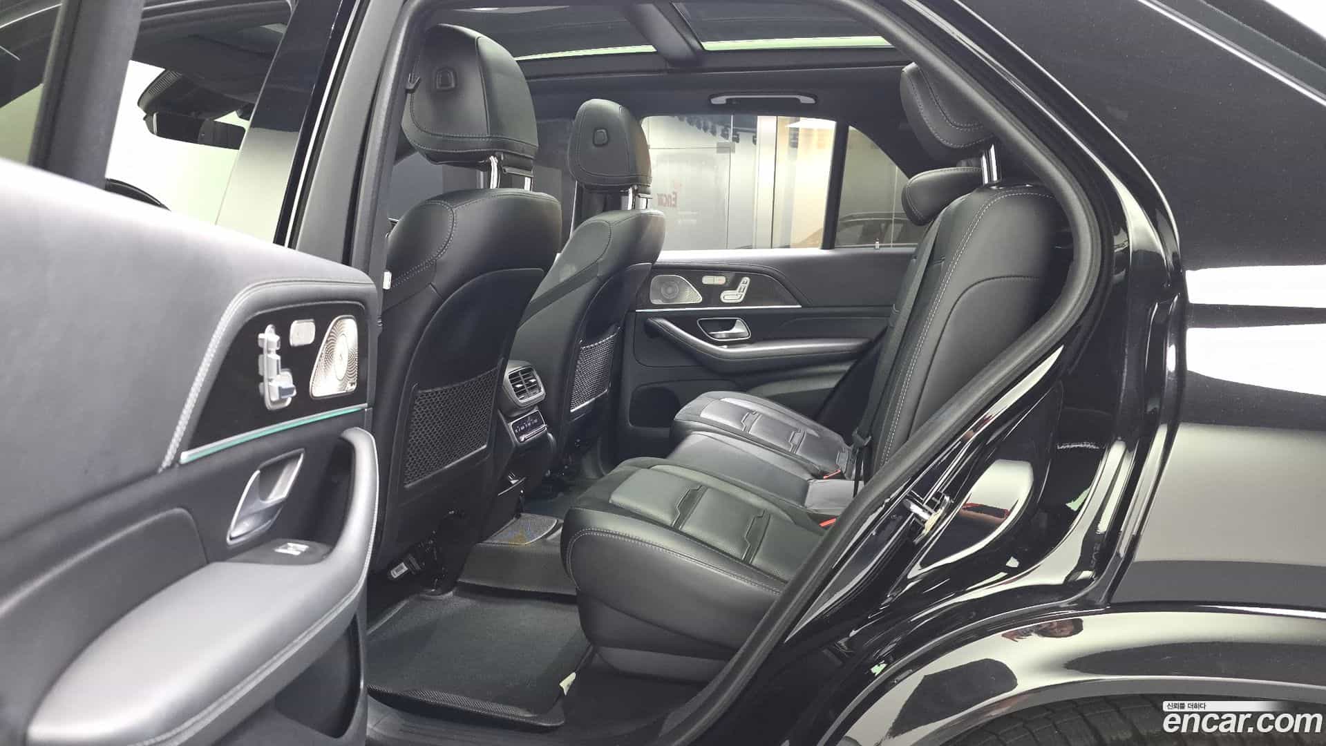 GLE-Class Mercedes-Benz 2022.6-INNER-036