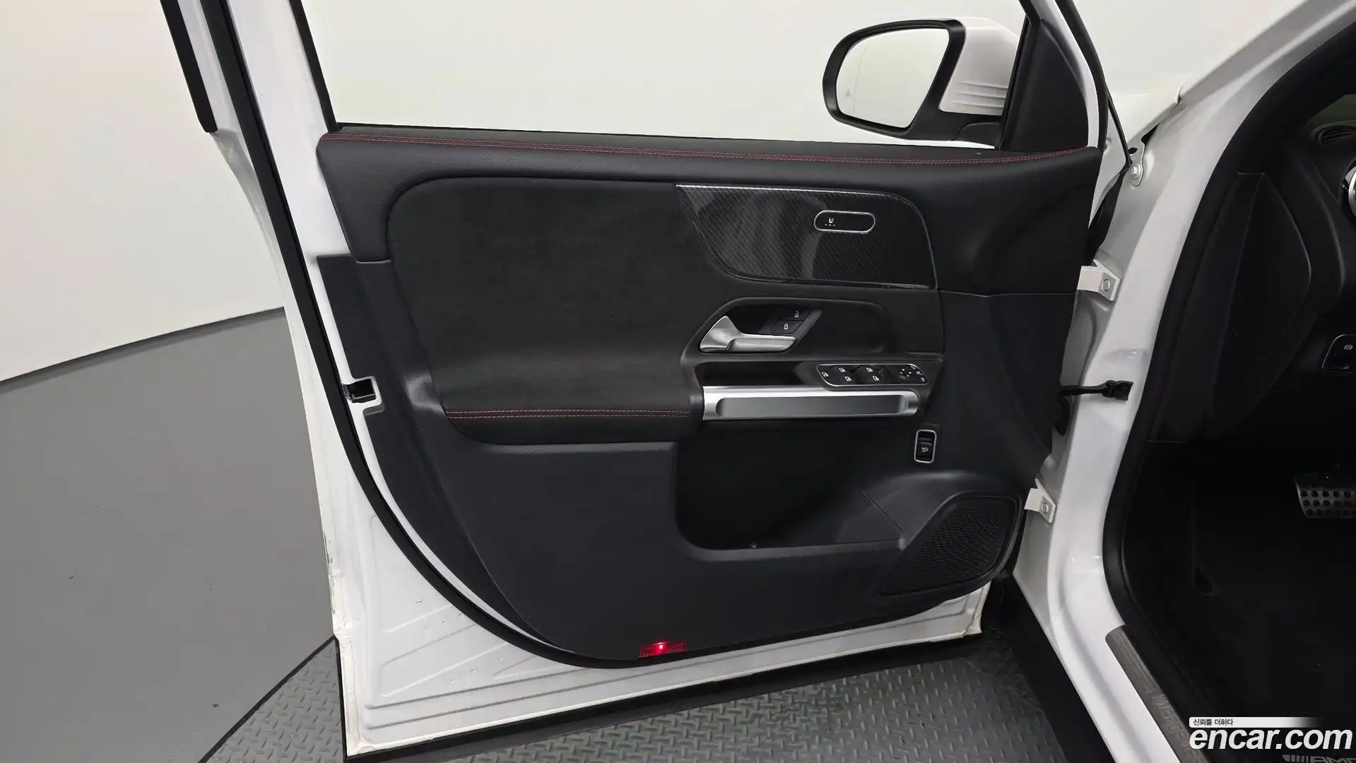 GLB-Class Mercedes-Benz 2022.6-INNER-034