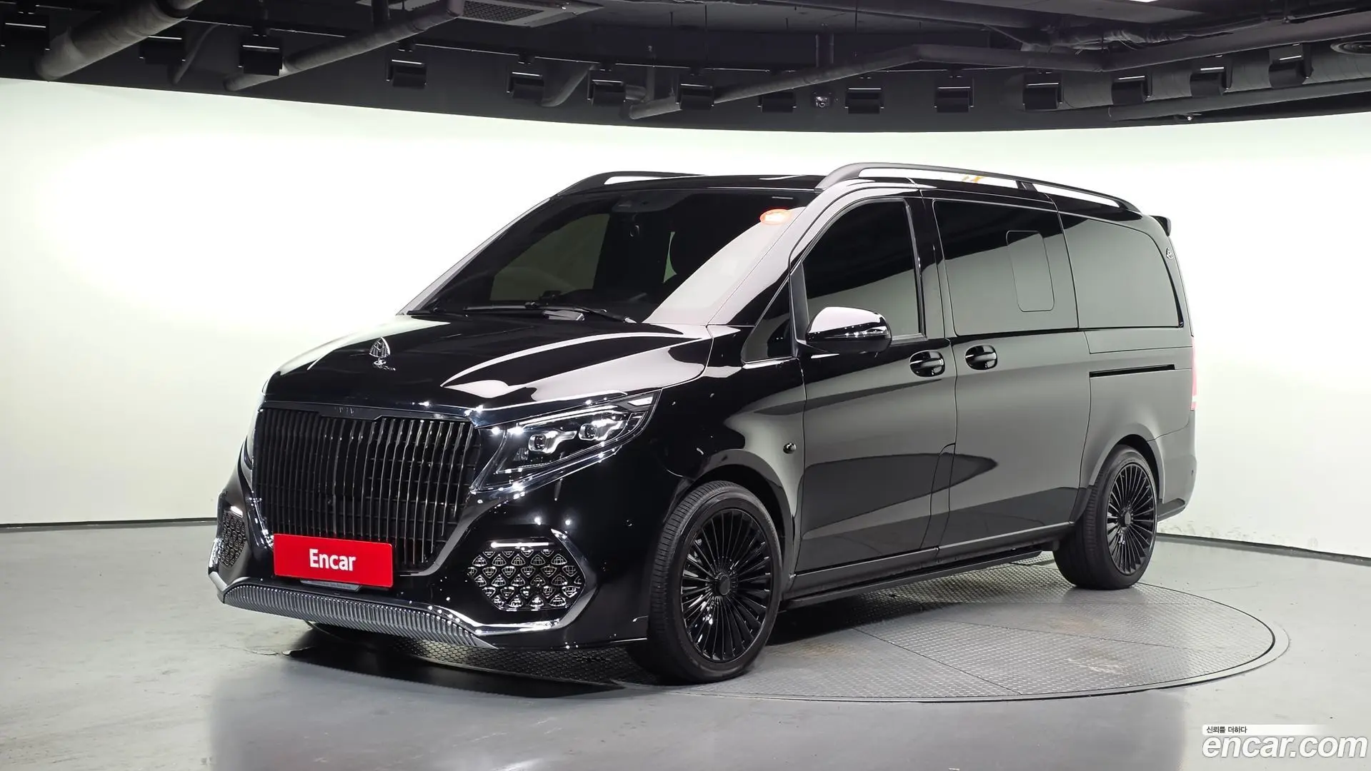 Main__Slider__Photo:V-Class Mercedes-Benz 2016.11-0