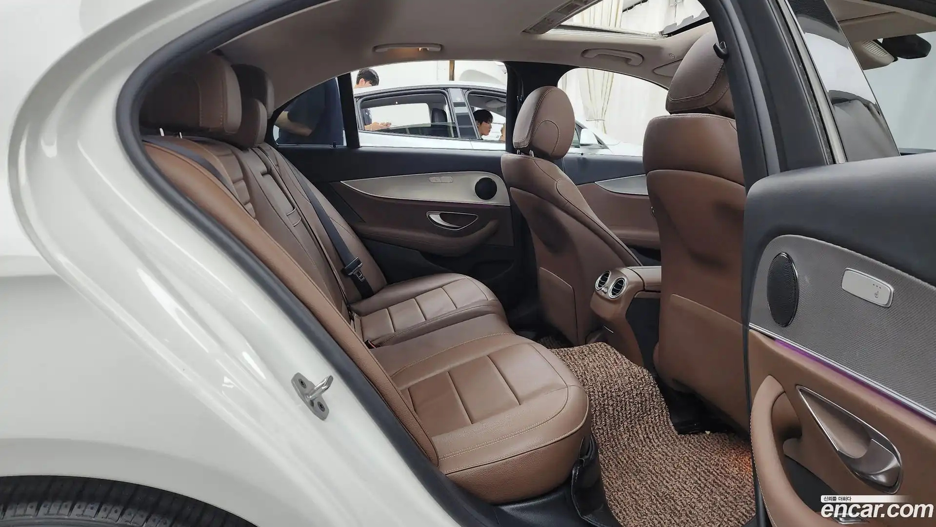 E-Class Mercedes-Benz 2019.4-OPTION-016