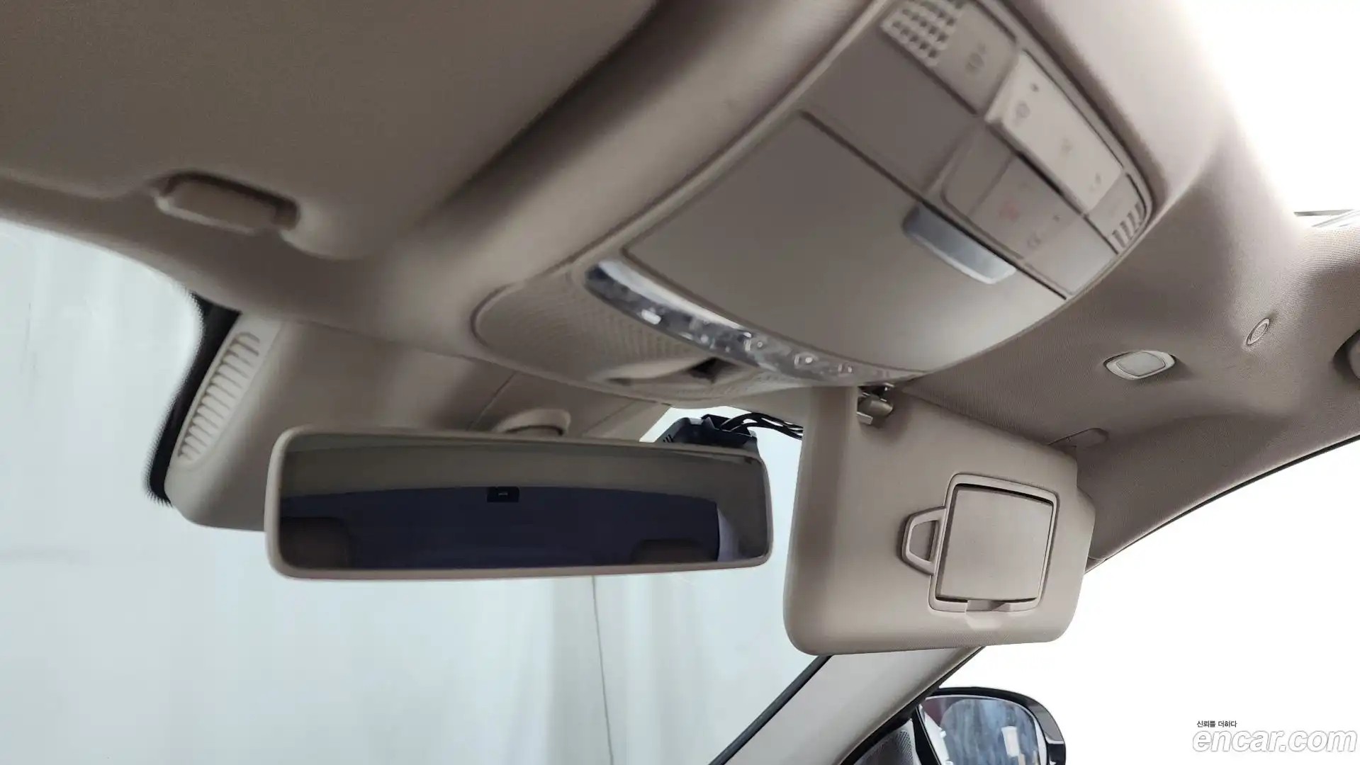 E-Class Mercedes-Benz 2019.4-OPTION-021