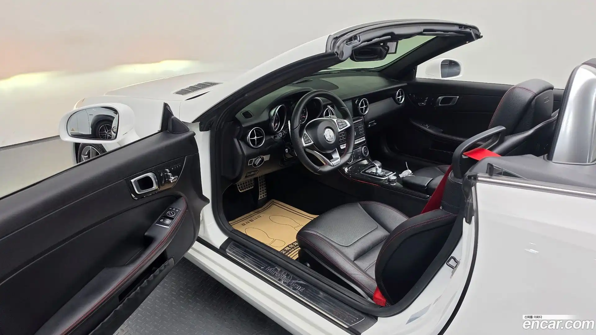 SLC-Class Mercedes-Benz 2017.5-INNER-010