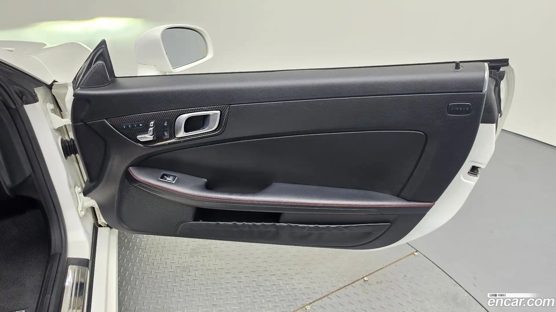 SLC-Class Mercedes-Benz 2017.5-INNER-034