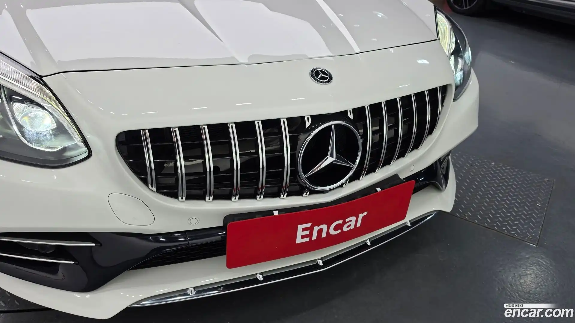 SLC-Class Mercedes-Benz 2017.5-OPTION-043