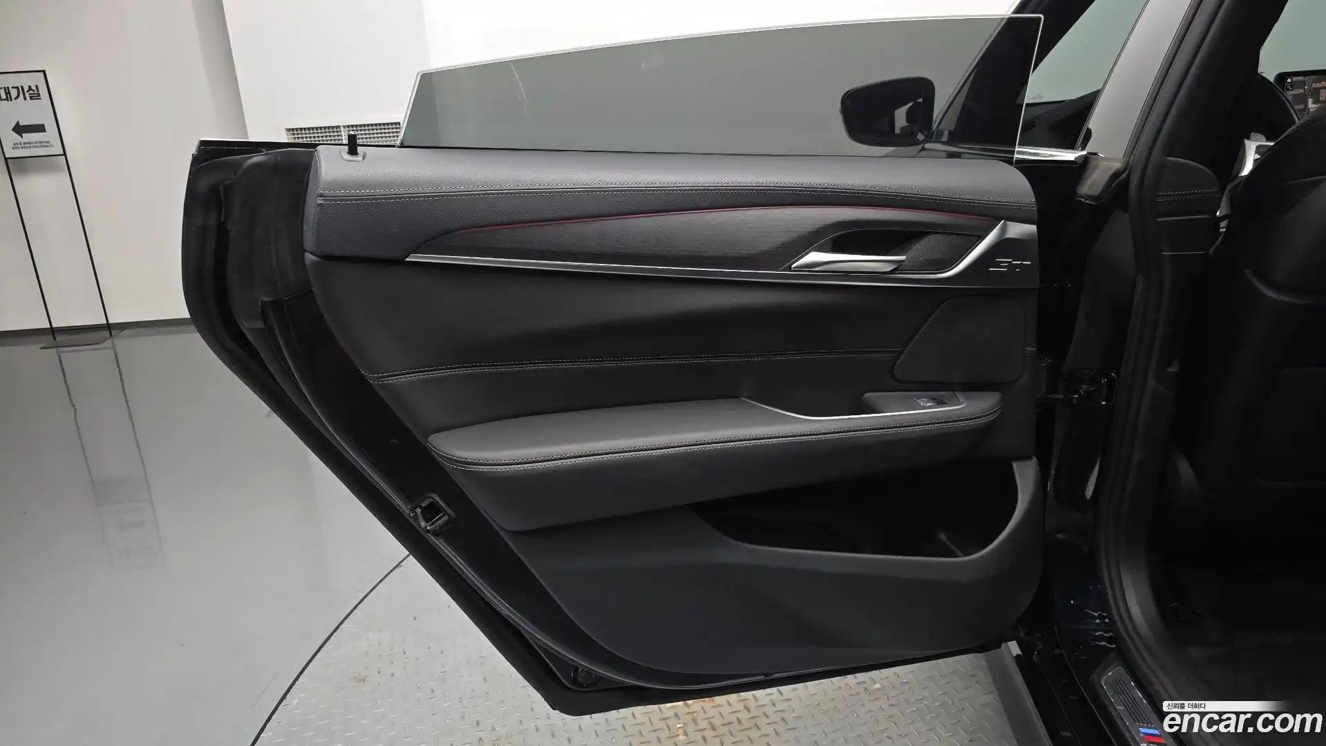 Gran Turismo BMW 2022.0-INNER-035