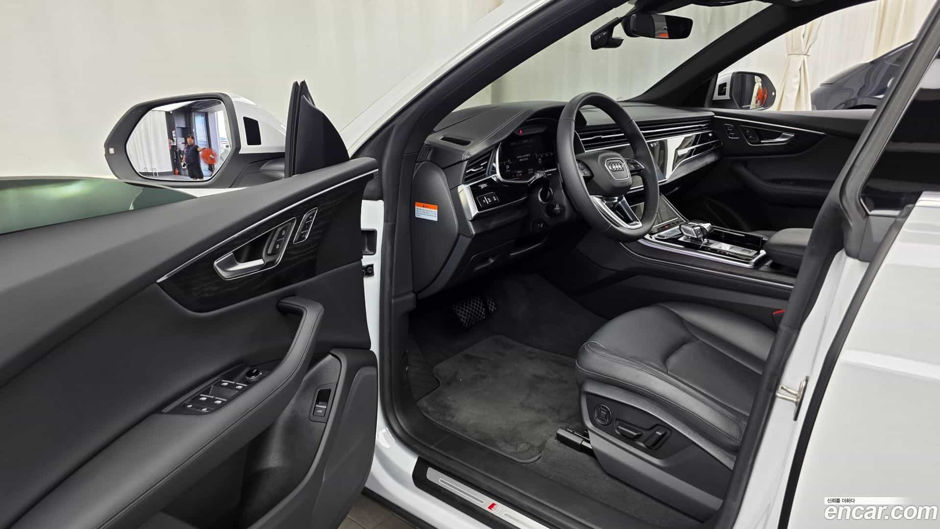 Q8 Audi 2023.11-INNER-010