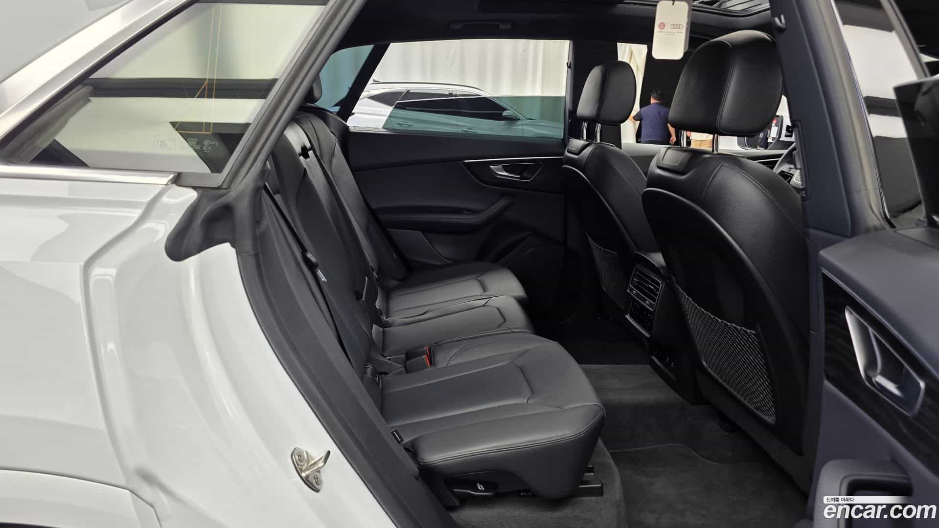 Q8 Audi 2023.11-OPTION-016