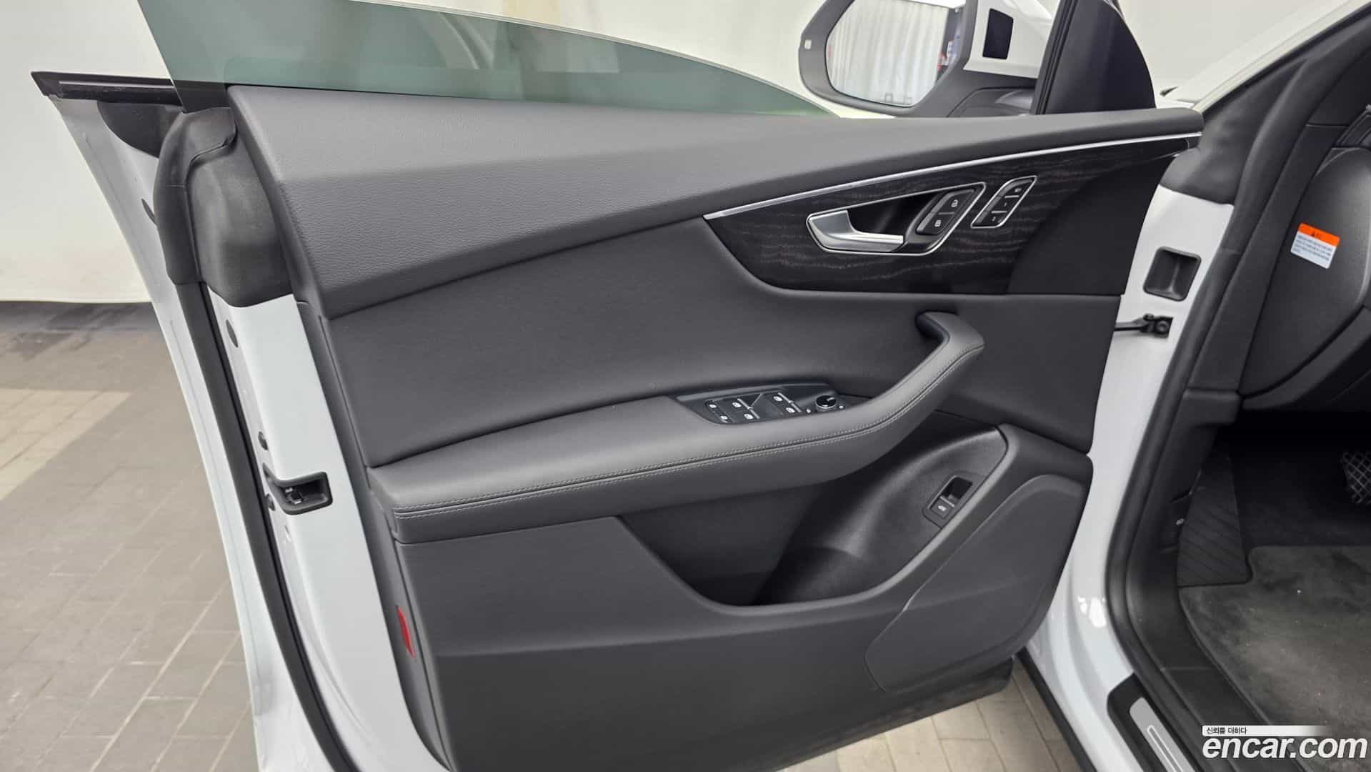Q8 Audi 2023.11-INNER-034