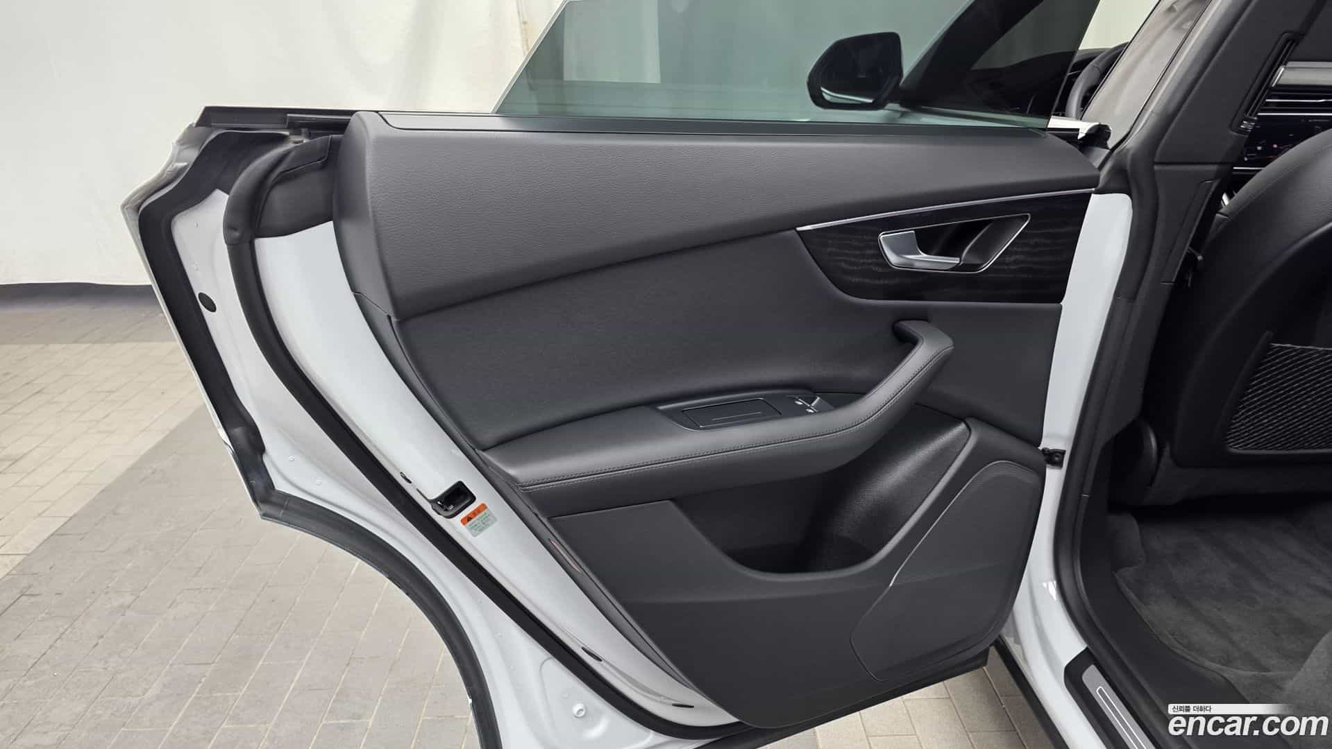 Q8 Audi 2023.11-INNER-035