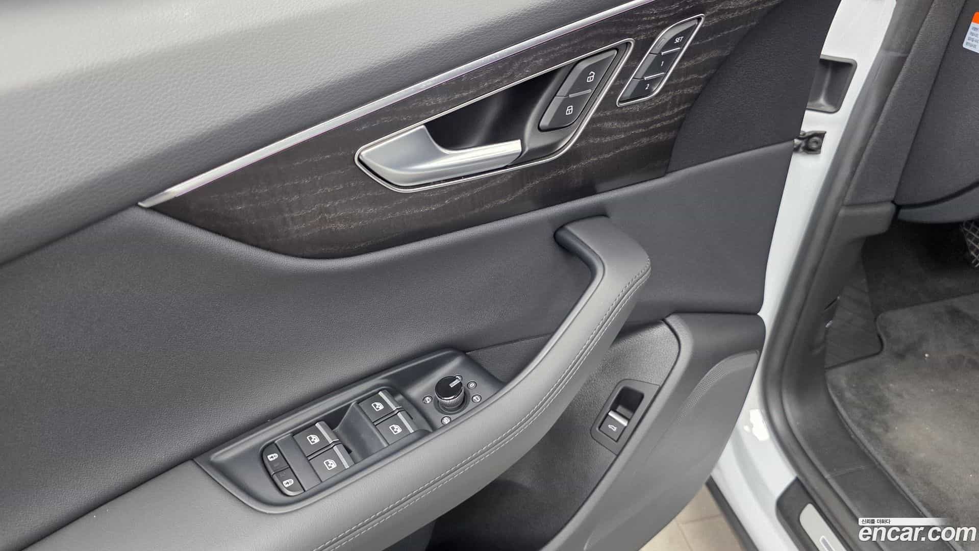 Q8 Audi 2023.11-OPTION-042