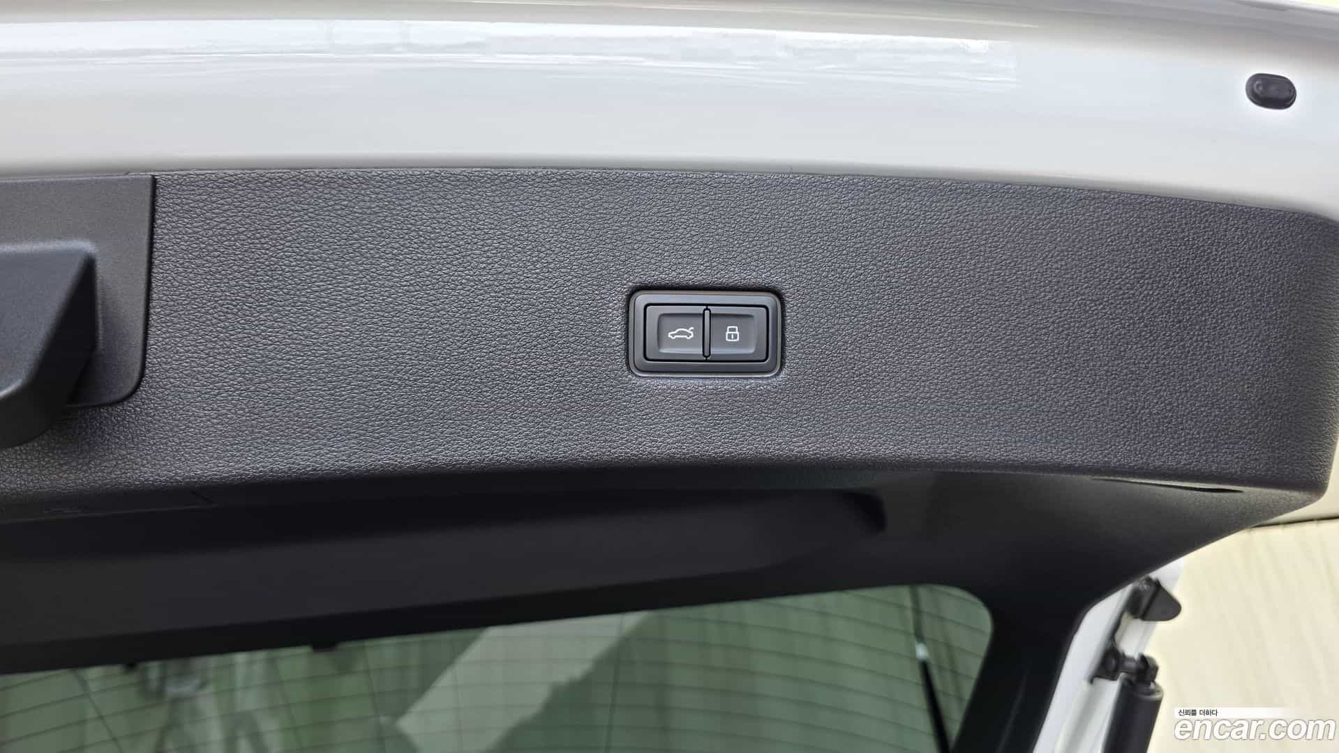 Q8 Audi 2023.11-OPTION-044
