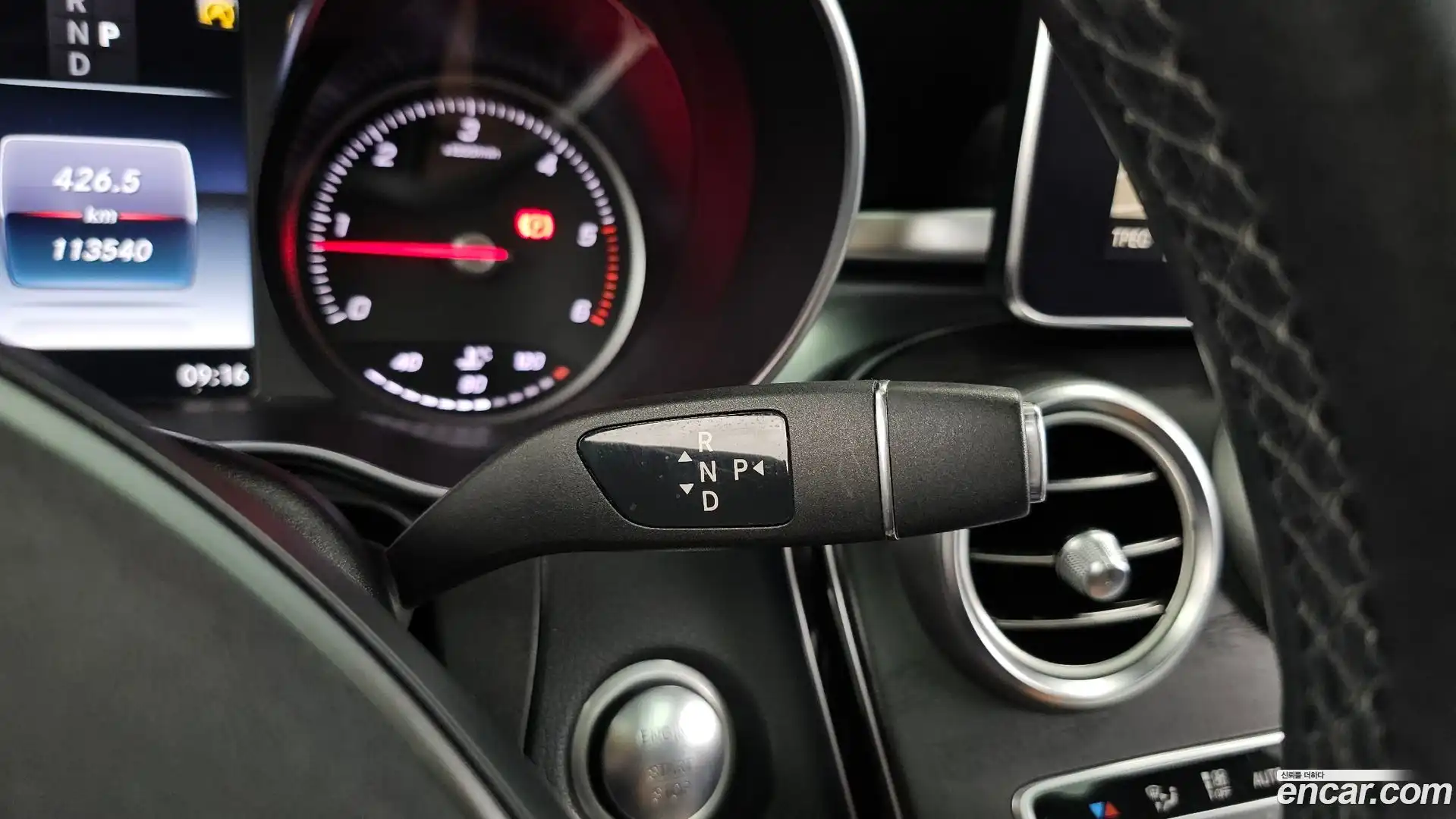 GLC-Class Mercedes-Benz 2016.8-INNER-009