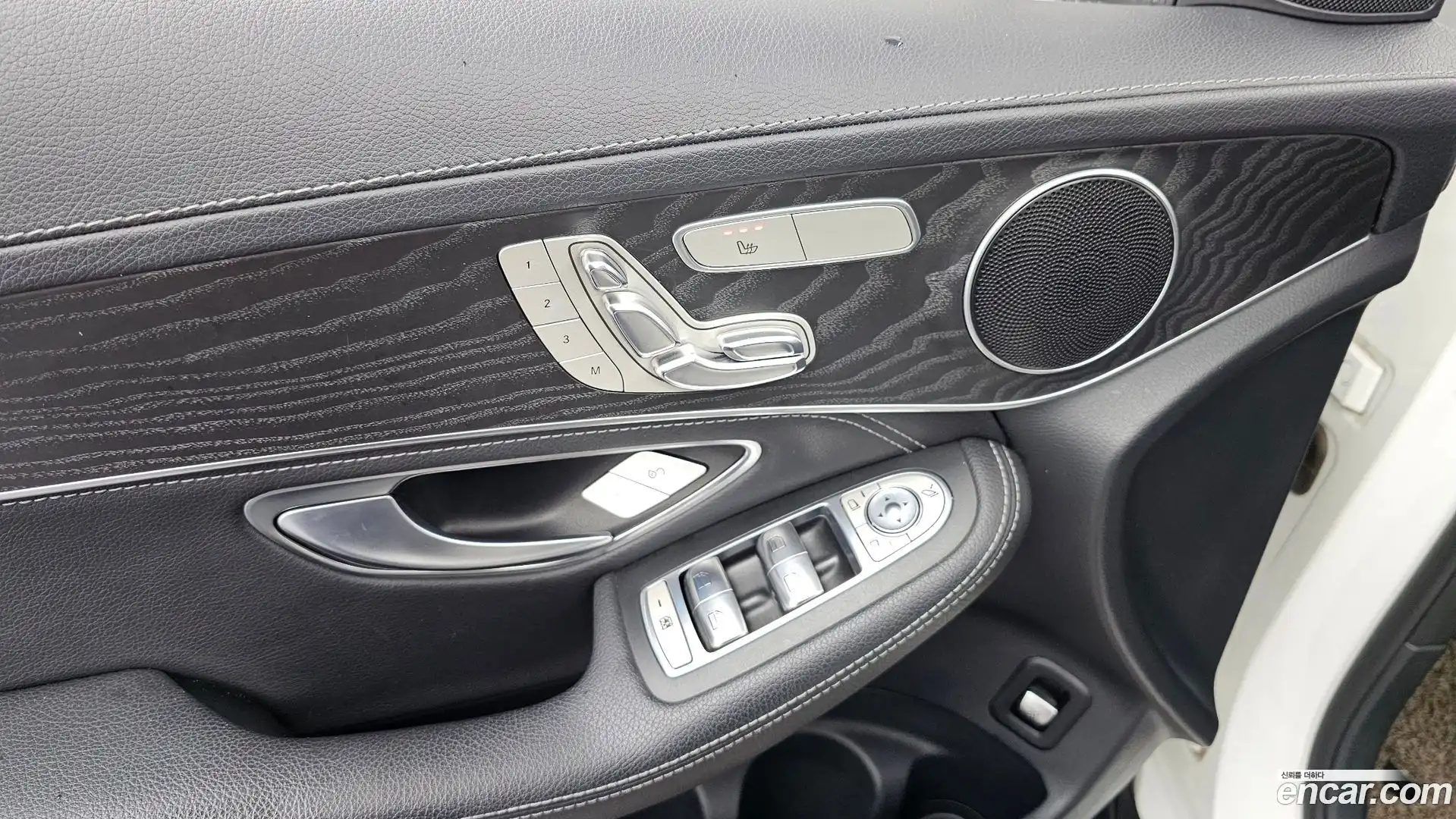 GLC-Class Mercedes-Benz 2016.8-OPTION-022
