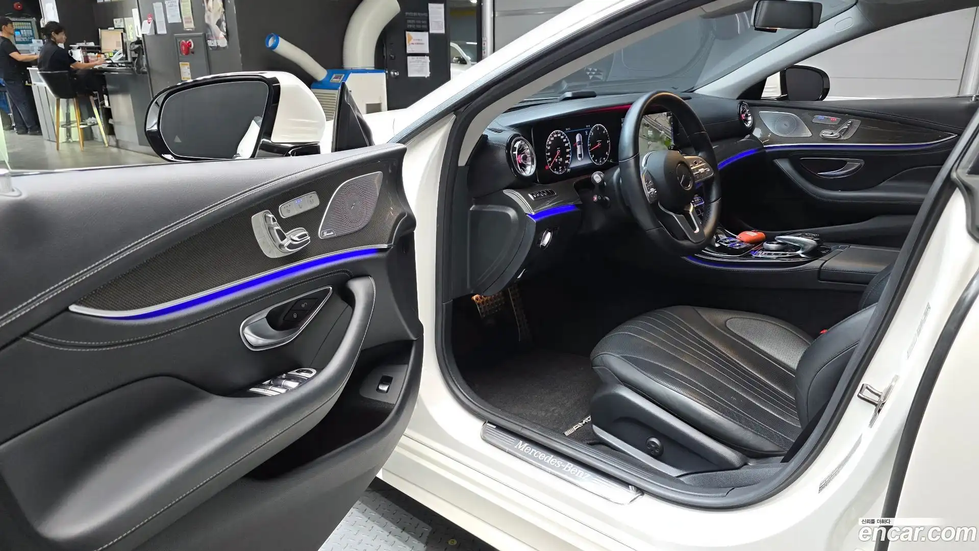 CLS-Class Mercedes-Benz 2018.10-INNER-010