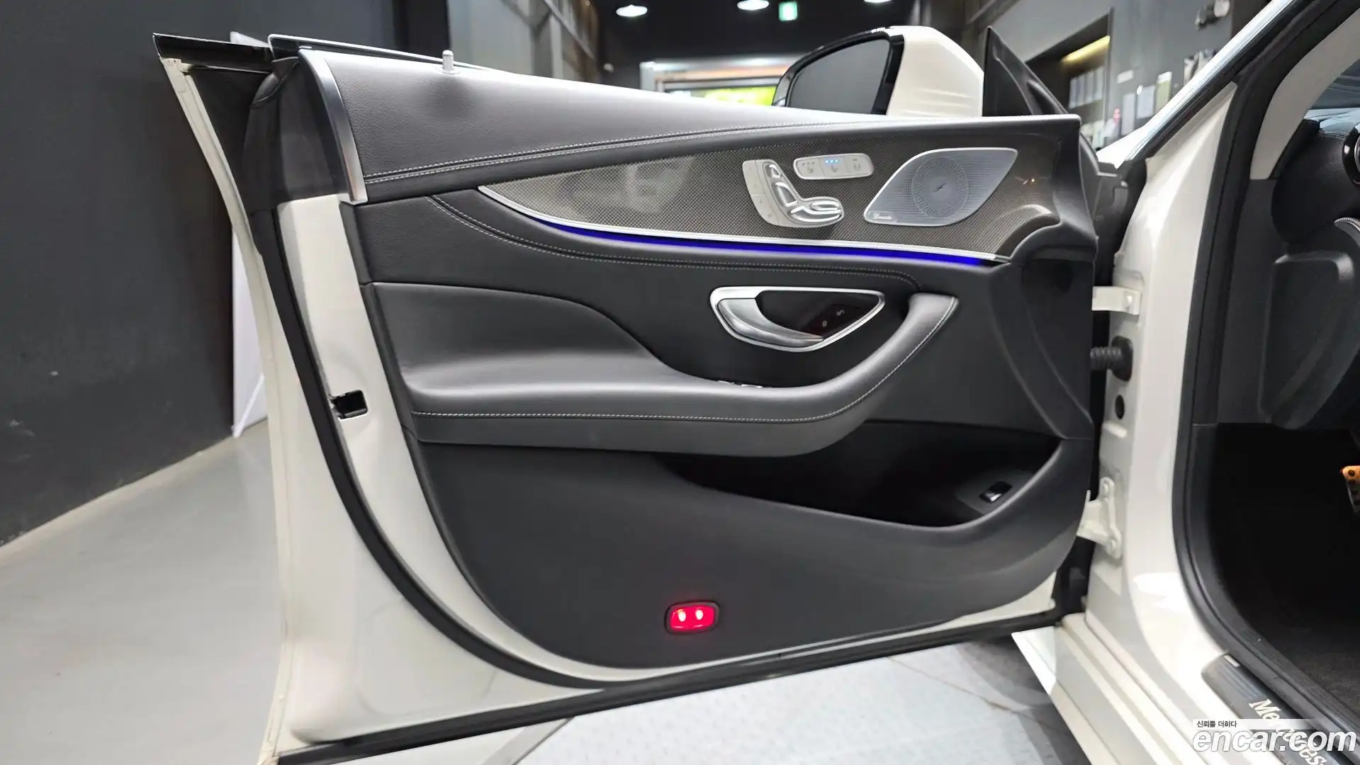 CLS-Class Mercedes-Benz 2018.10-INNER-034