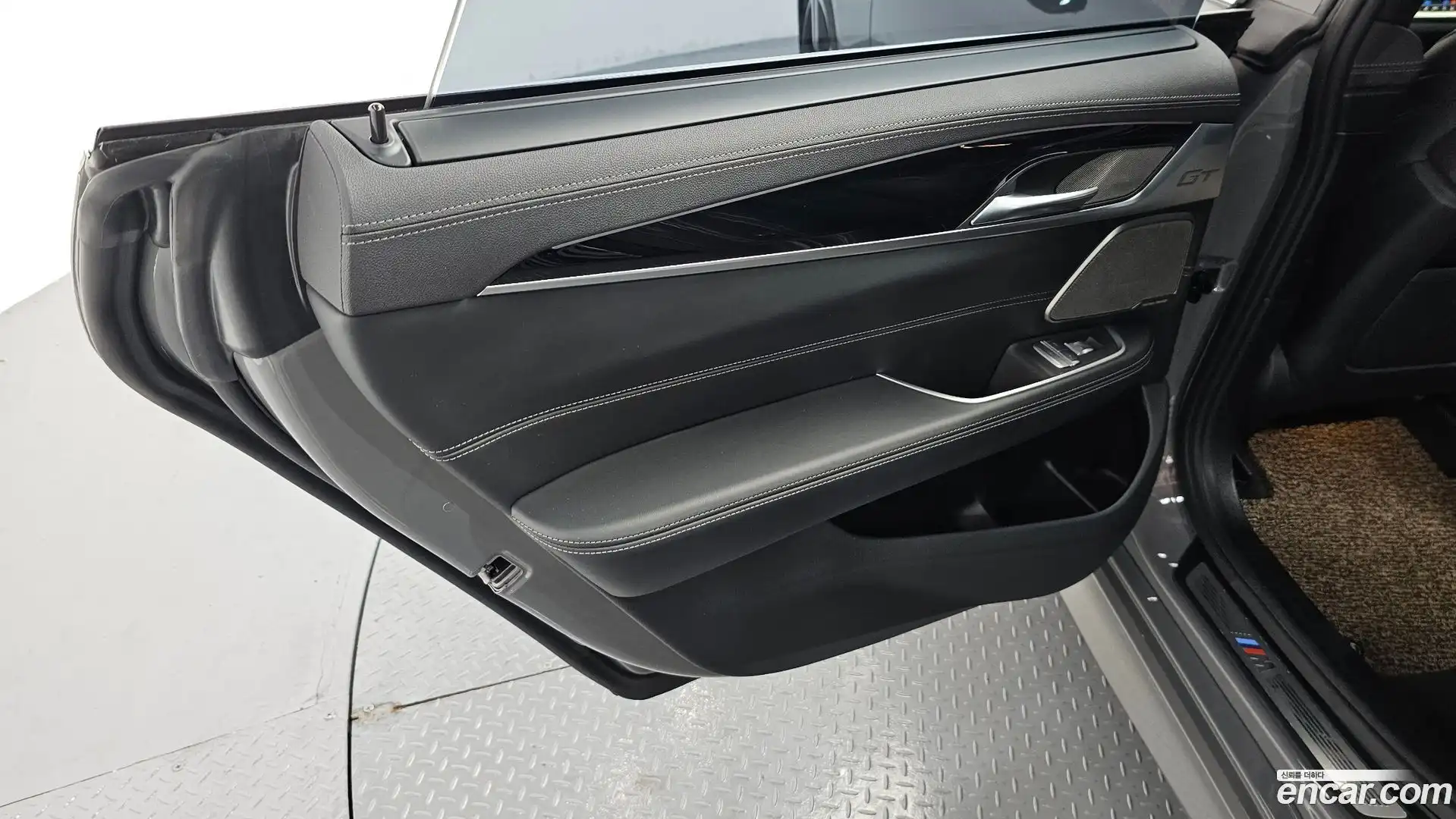 Gran Turismo BMW 2021.10-INNER-035