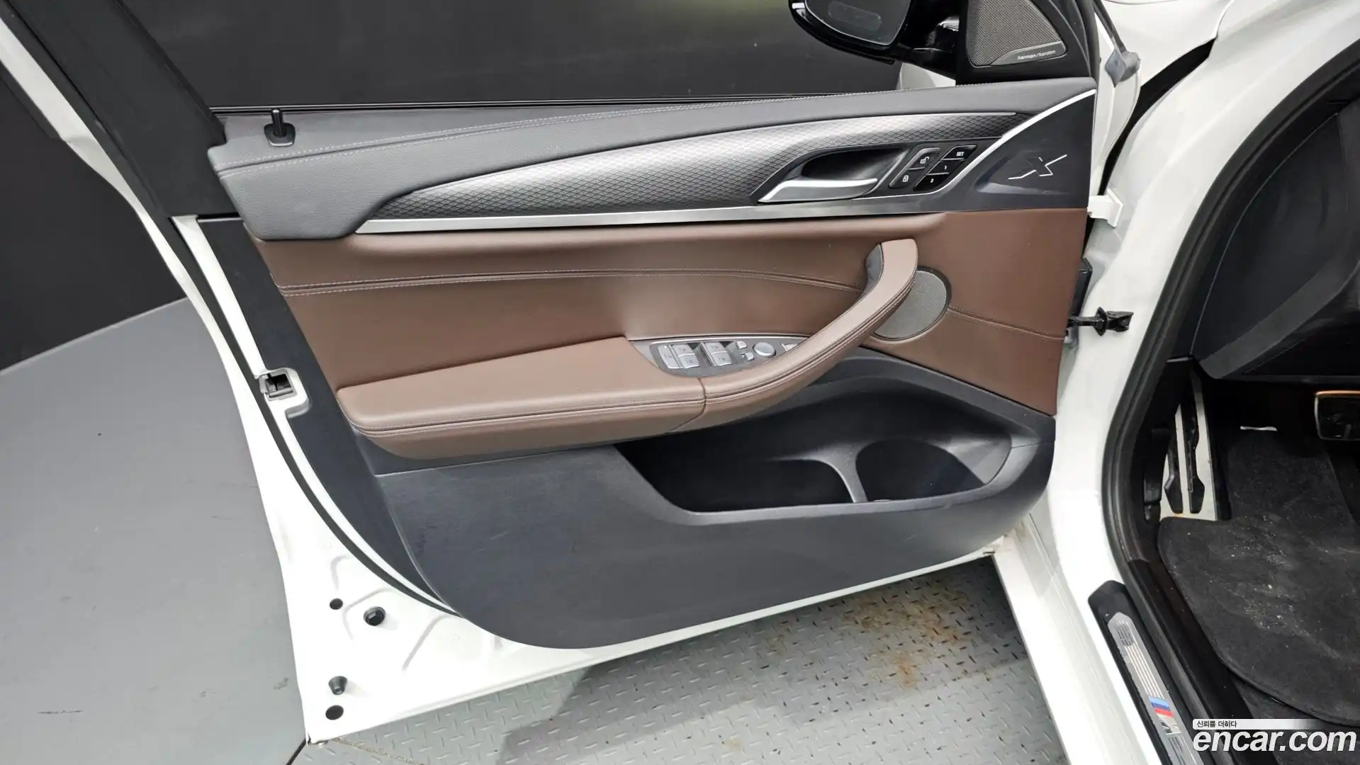 X4 BMW 2023.1-INNER-034