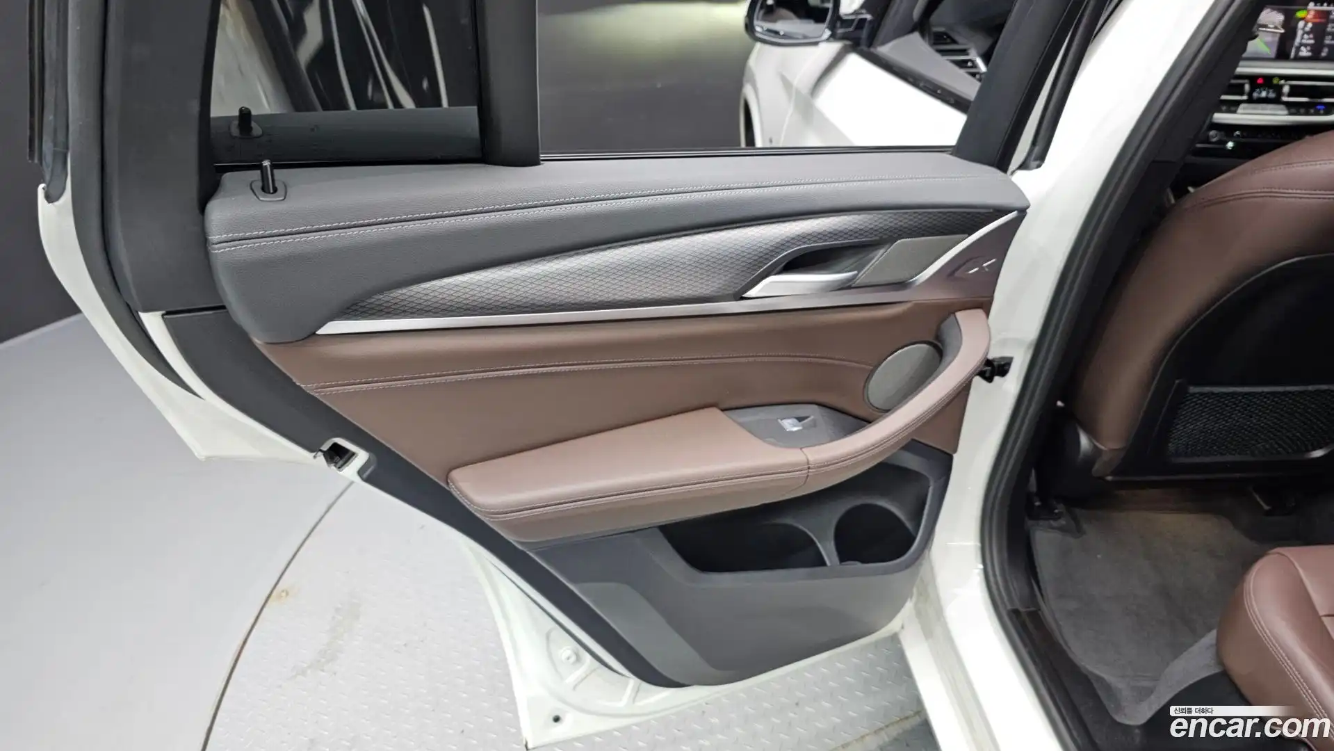 X4 BMW 2023.1-INNER-035