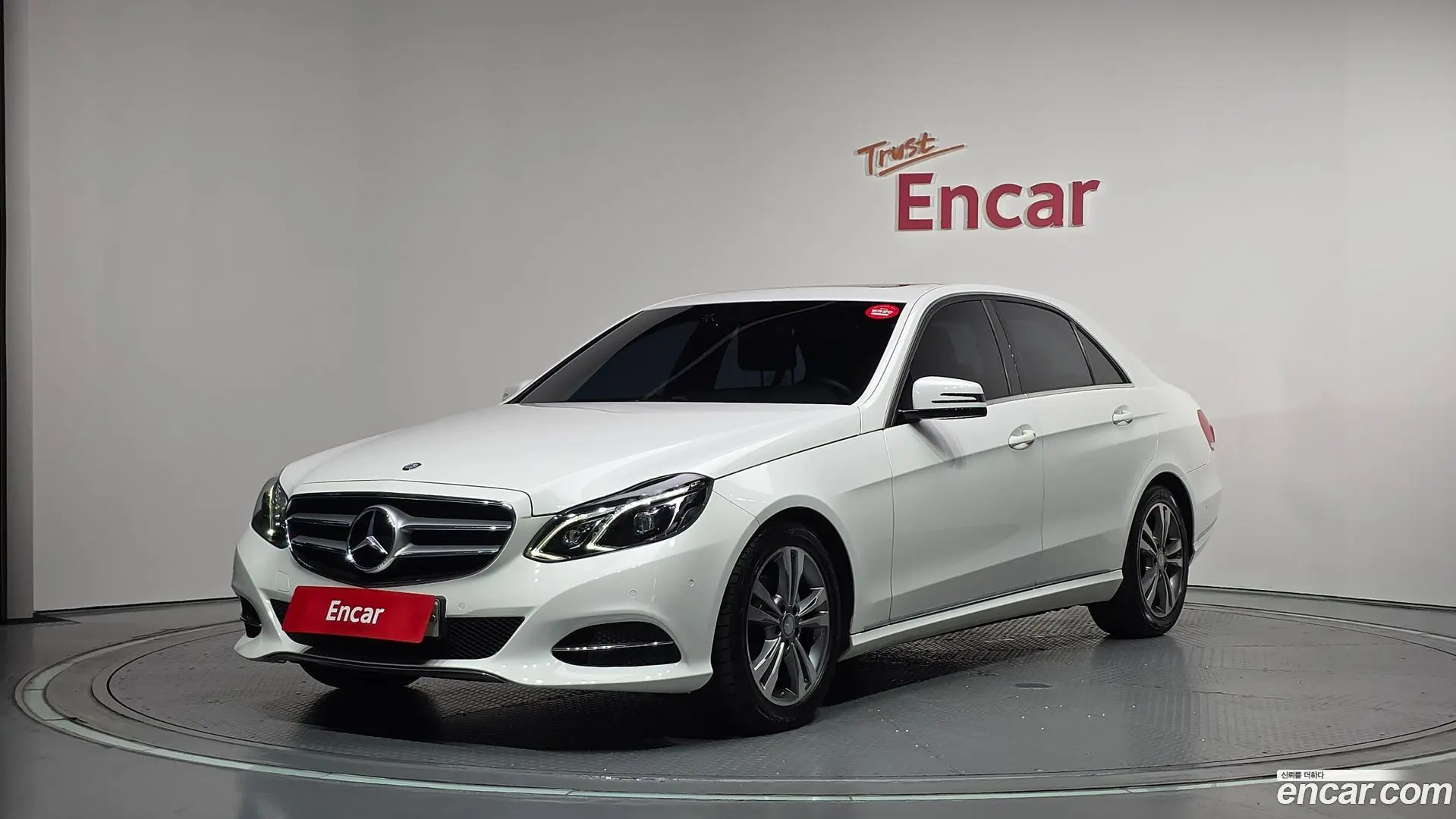 Main__Slider__Photo:E-Class Mercedes-Benz 2015.4-0