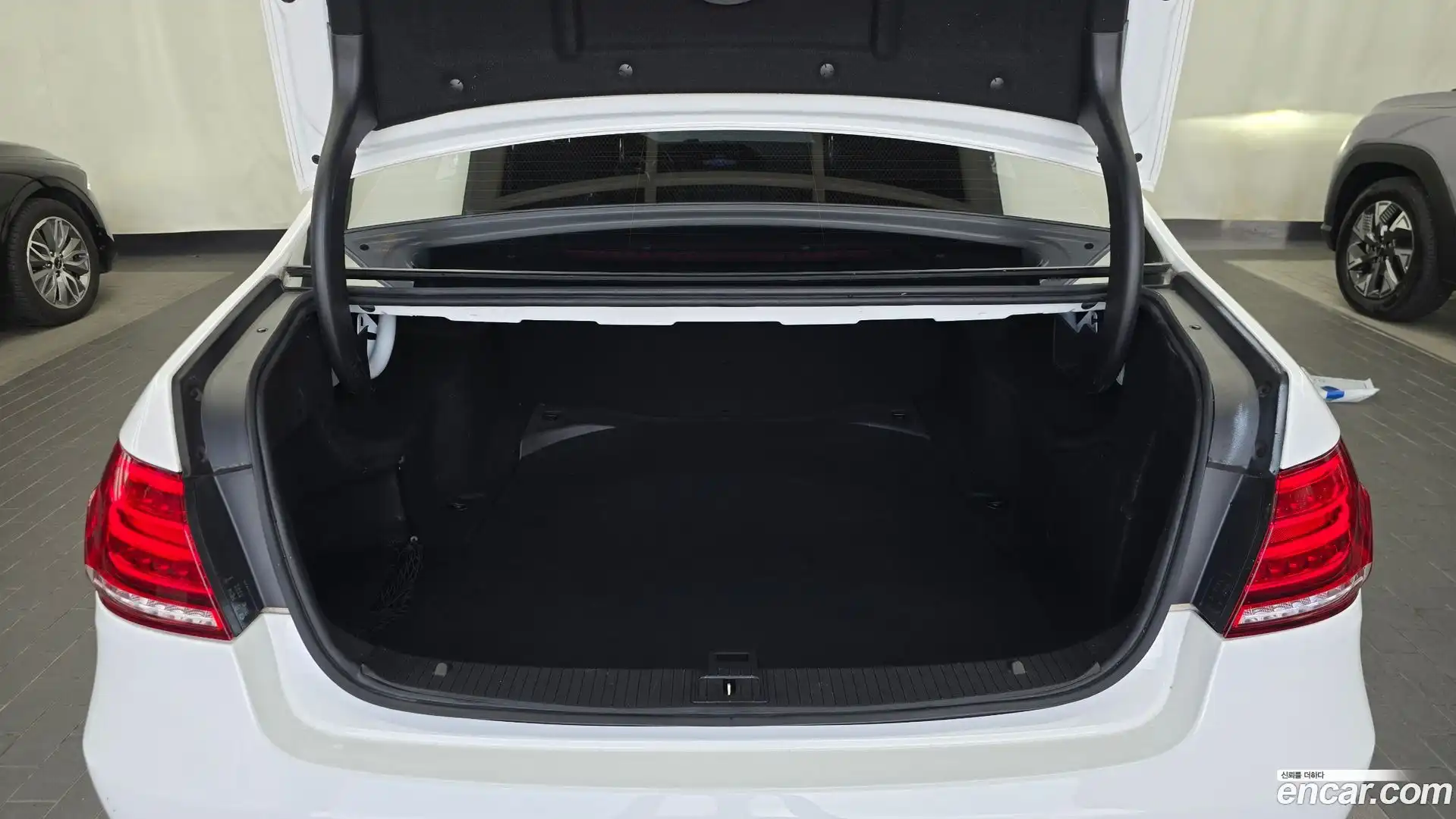 E-Class Mercedes-Benz 2015.4-OPTION-024
