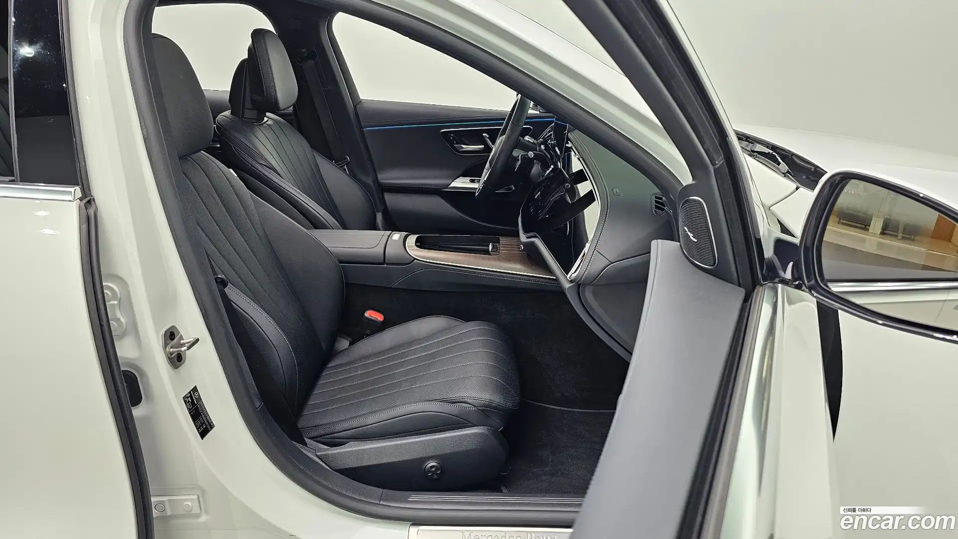 E-Class Mercedes-Benz 2024.4-INNER-010