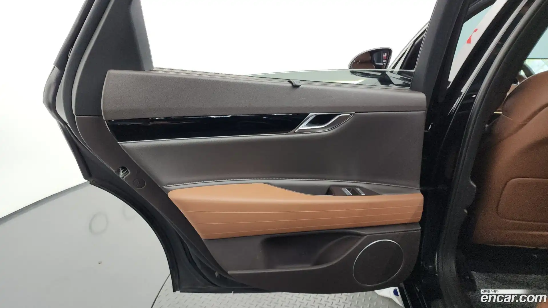 G80 Genesis 2020.3-INNER-035