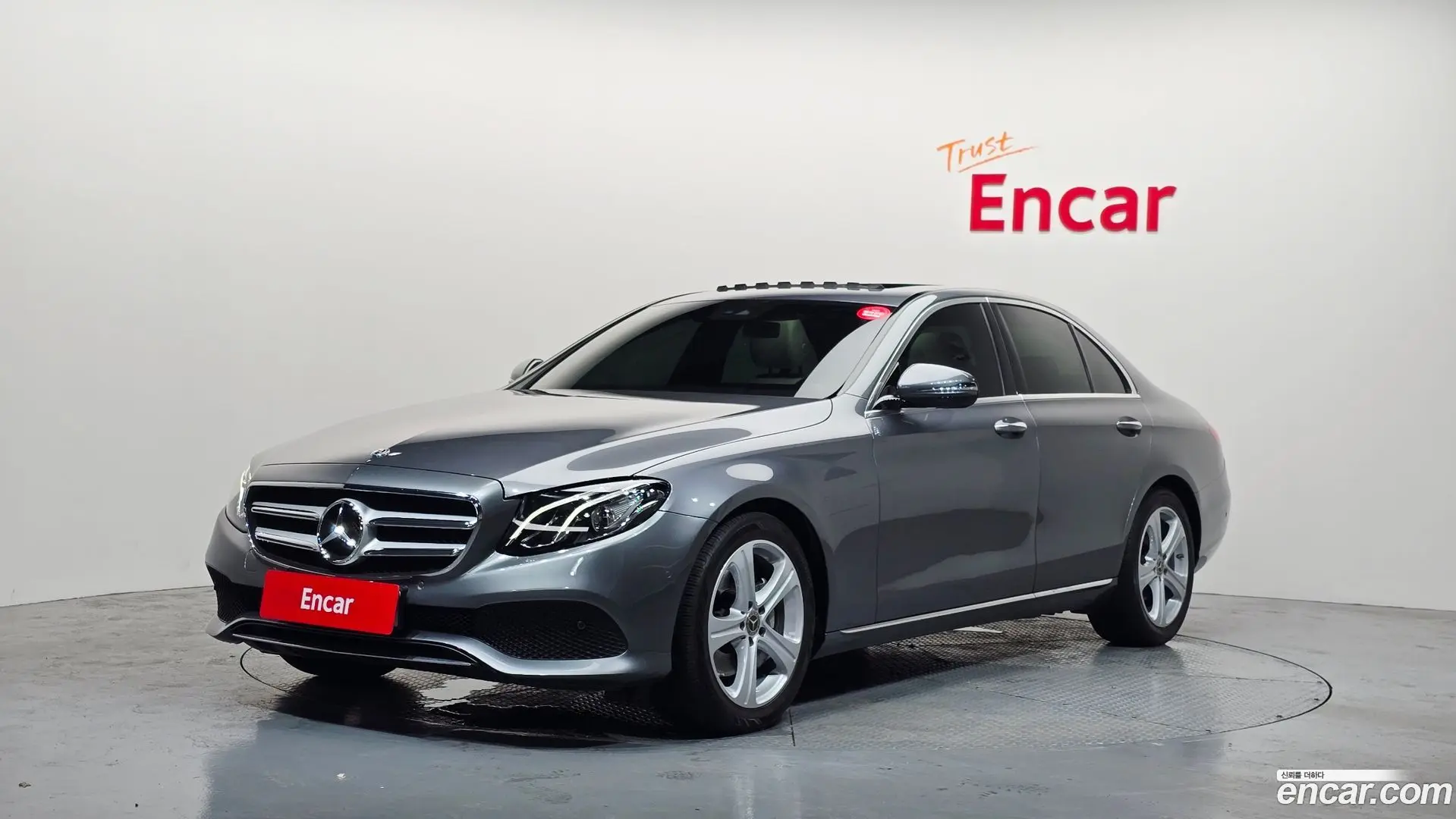 Main__Slider__Photo:E-Class Mercedes-Benz 2018.2-0