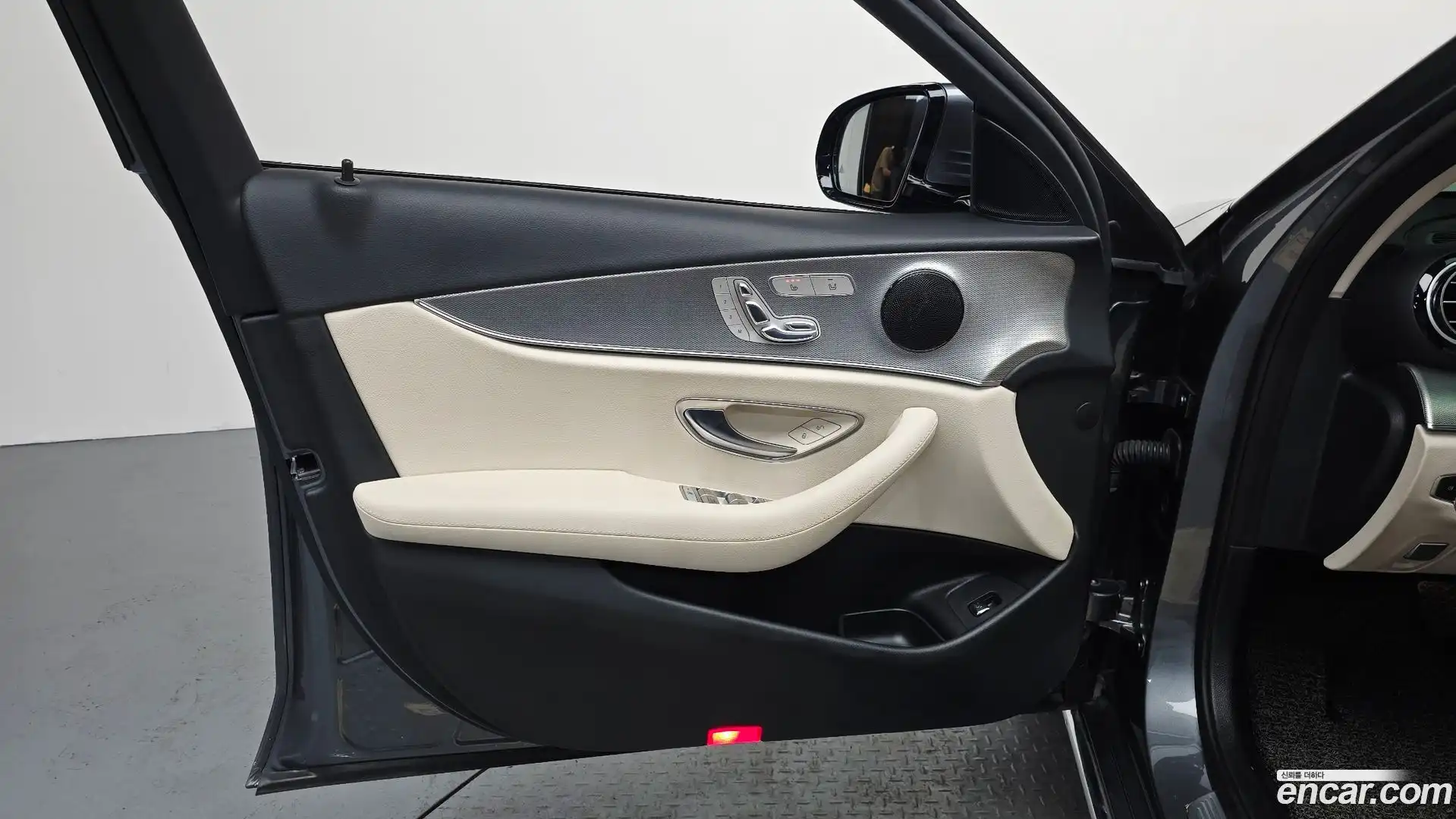 E-Class Mercedes-Benz 2018.2-INNER-034
