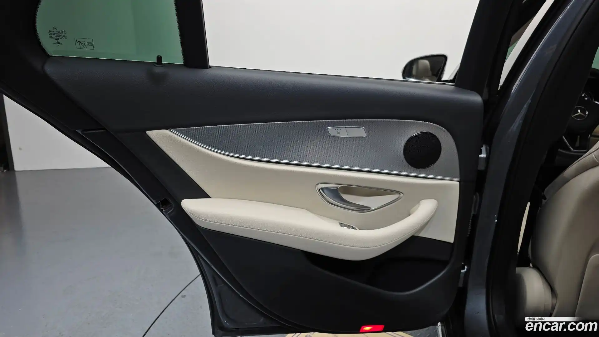 E-Class Mercedes-Benz 2018.2-INNER-035