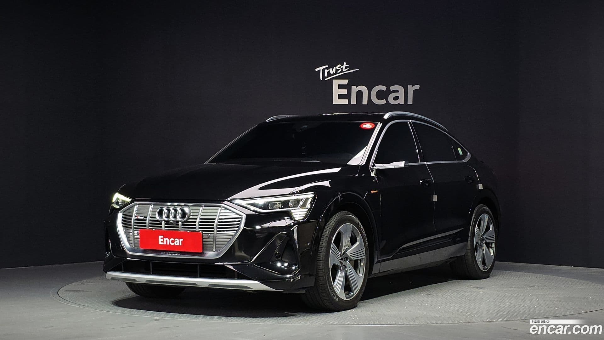 Main__Slider__Photo:e-tron Audi 2021.10-0