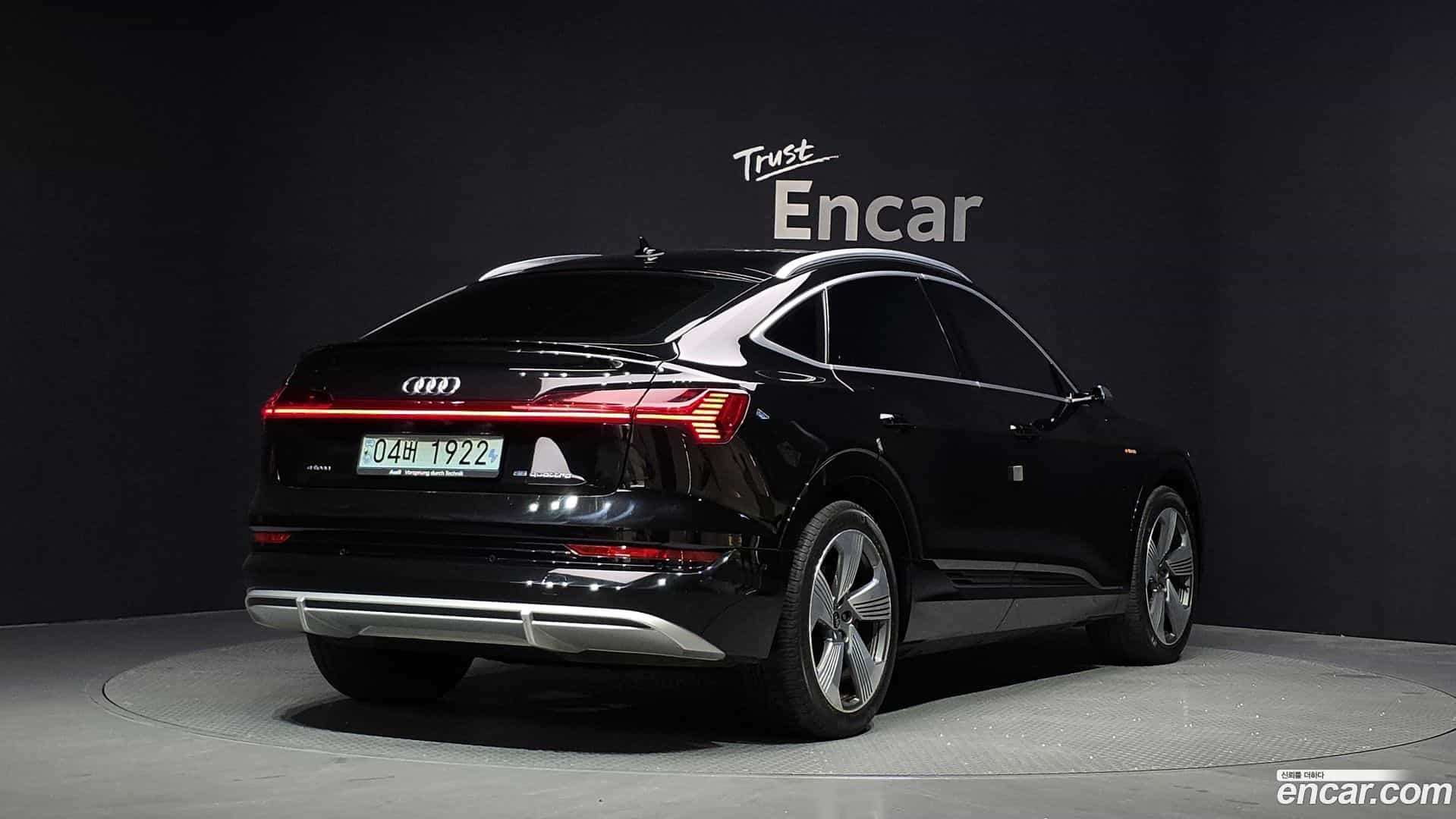 e-tron Audi 2021.10-OUTER-002