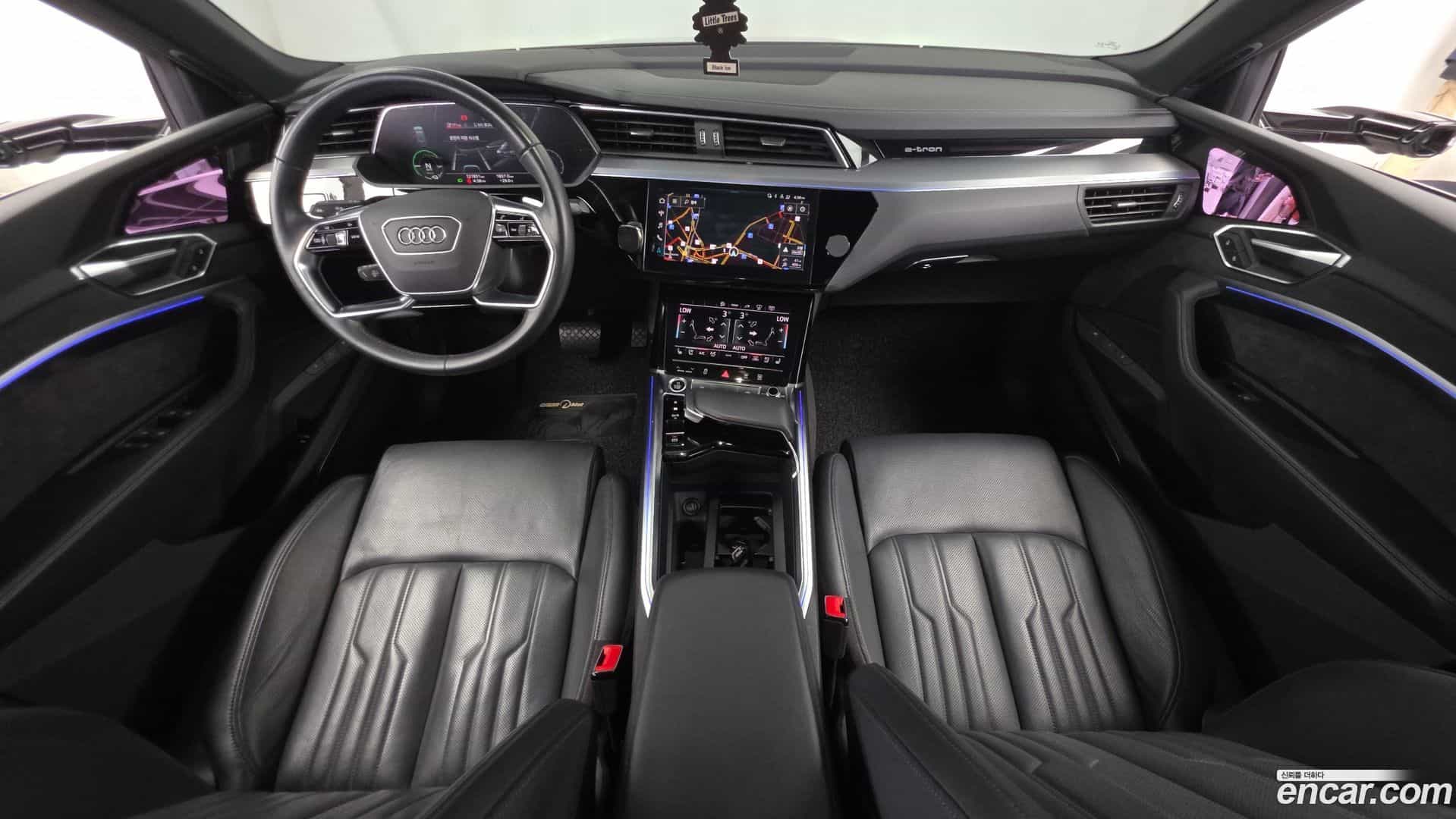 e-tron Audi 2021.10-INNER-007