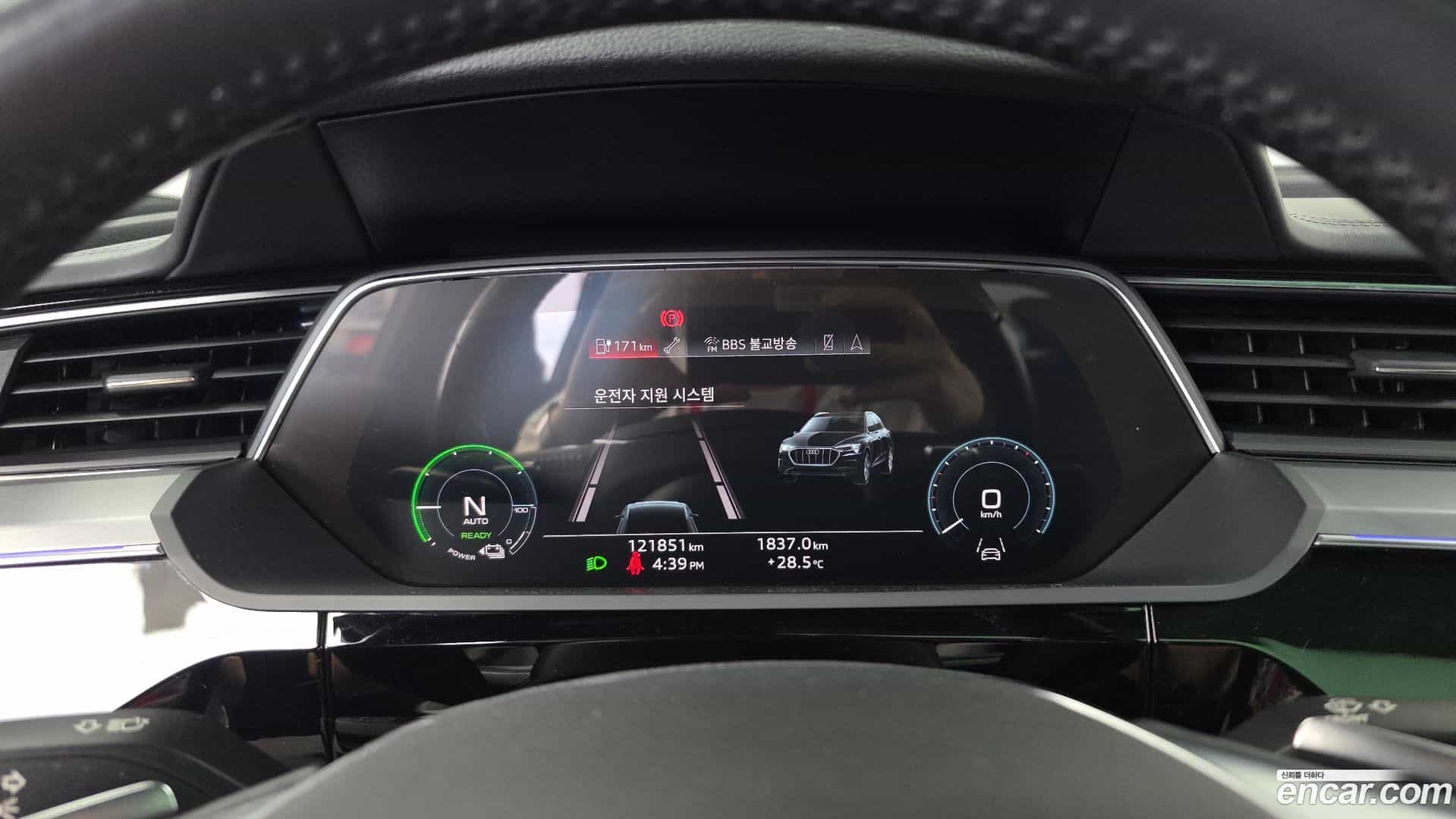 e-tron Audi 2021.10-INNER-008