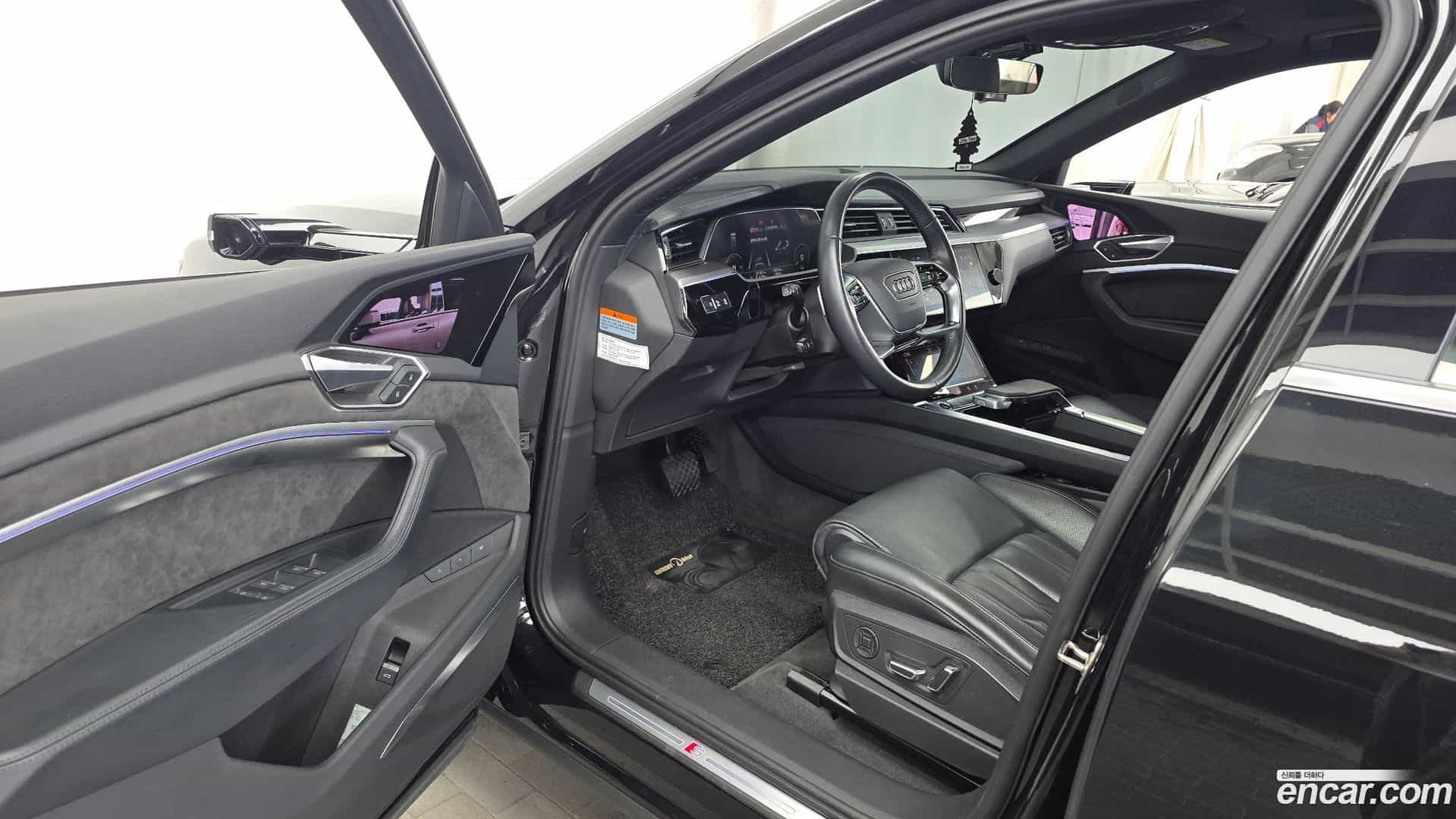 e-tron Audi 2021.10-INNER-010