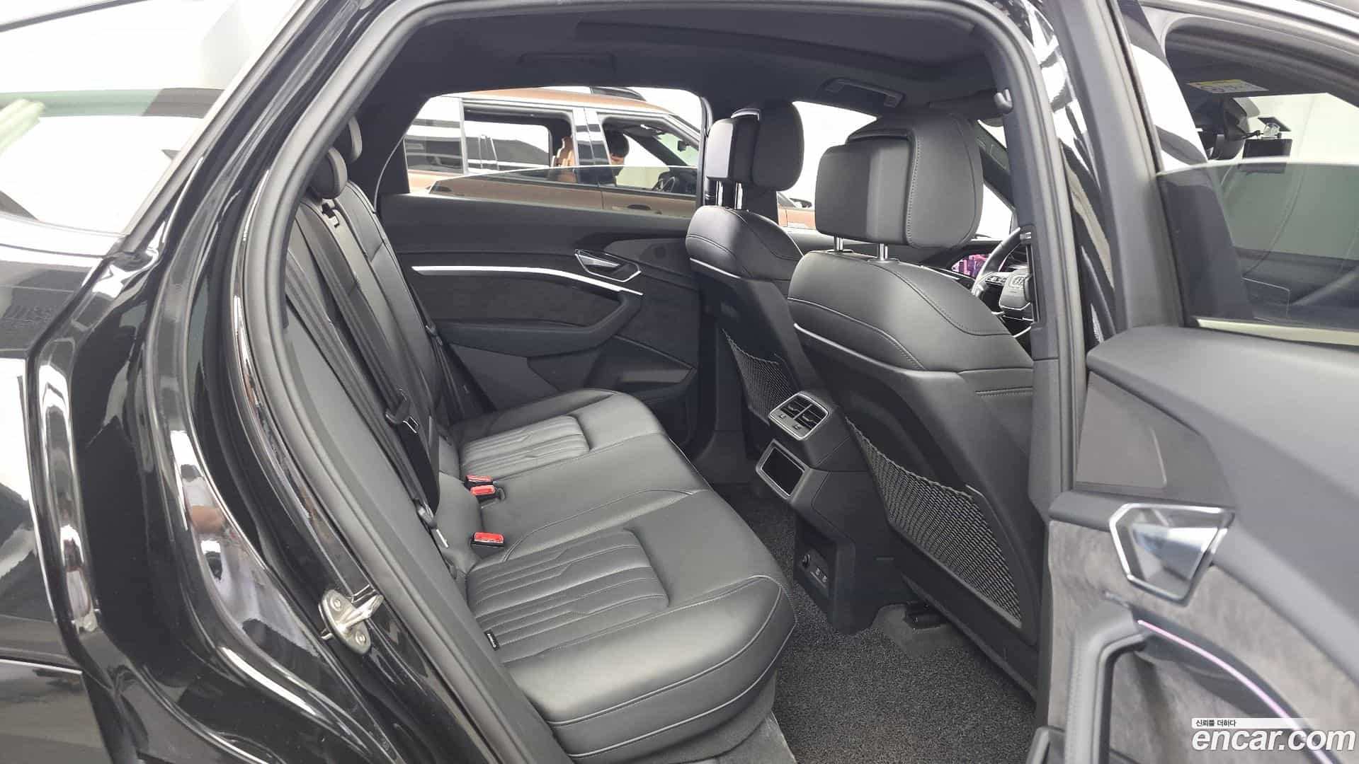e-tron Audi 2021.10-OPTION-015